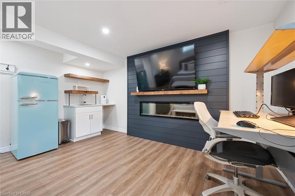 












167 ARKELL Road Unit# 16

,
Guelph,




Ontario
N1L0J9

