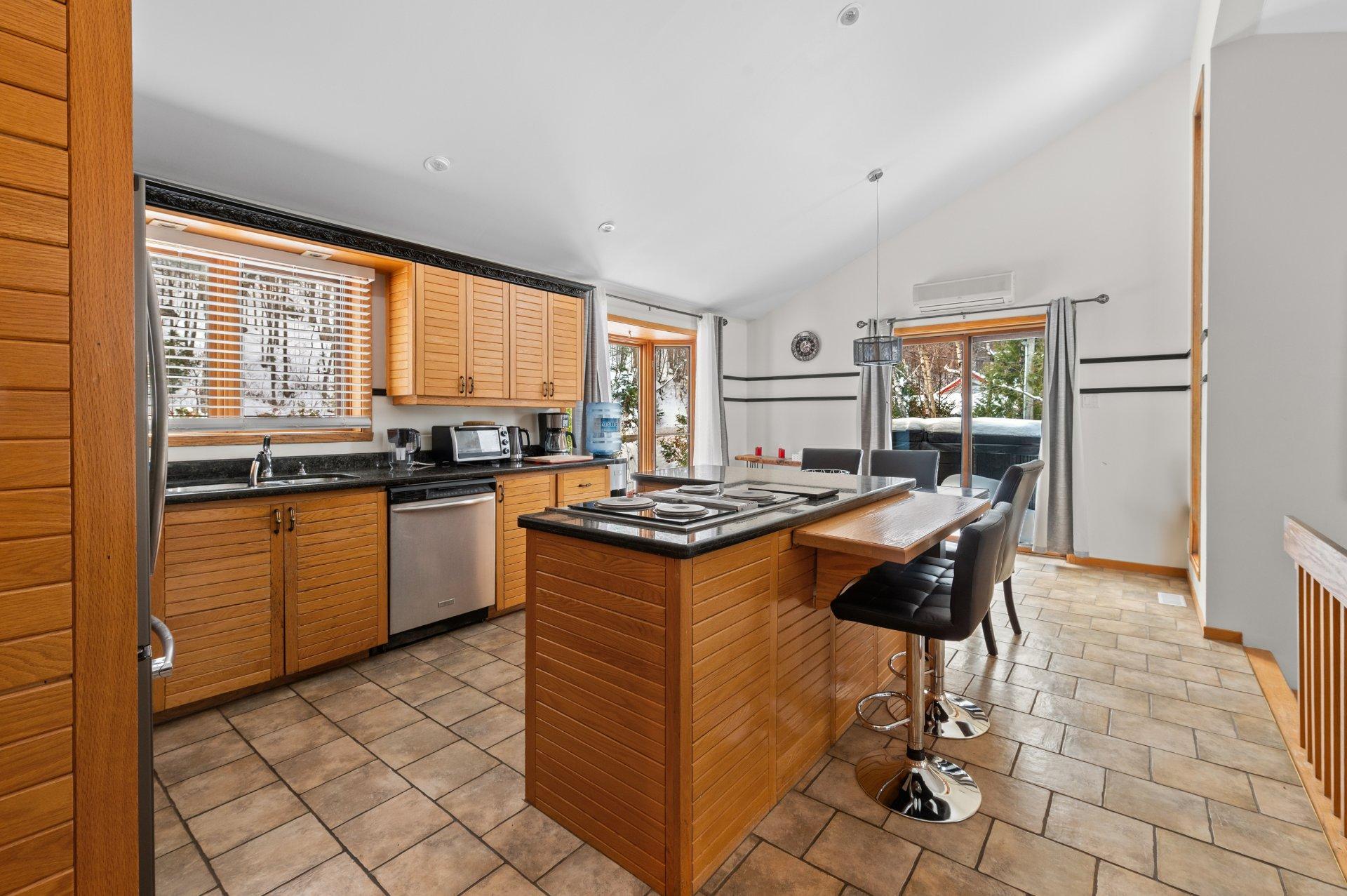 









3497


Ch. du Village

,
Saint-Adolphe-d'Howard,




QC
J0T2B0

