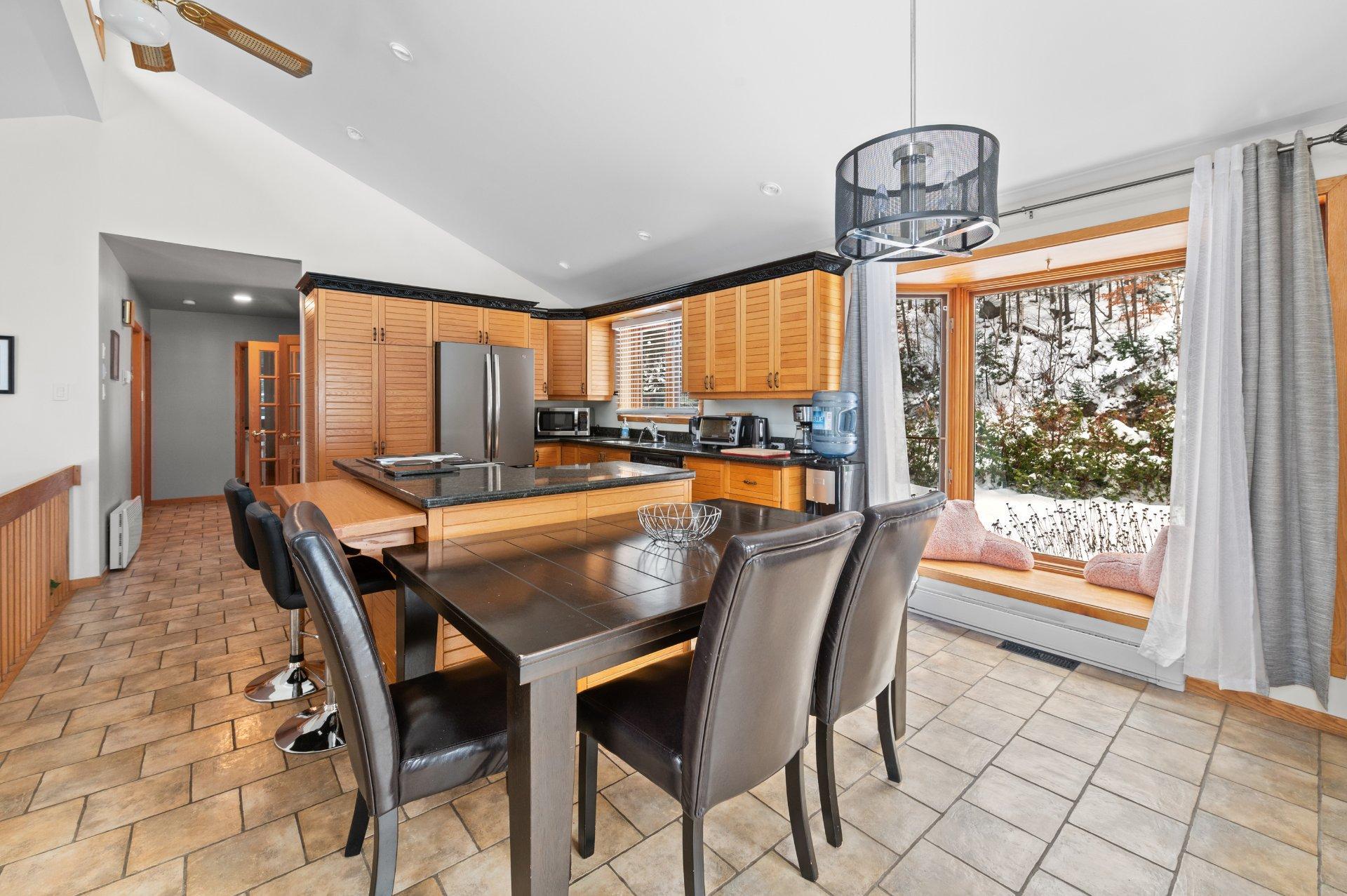 









3497


Ch. du Village

,
Saint-Adolphe-d'Howard,




QC
J0T2B0

