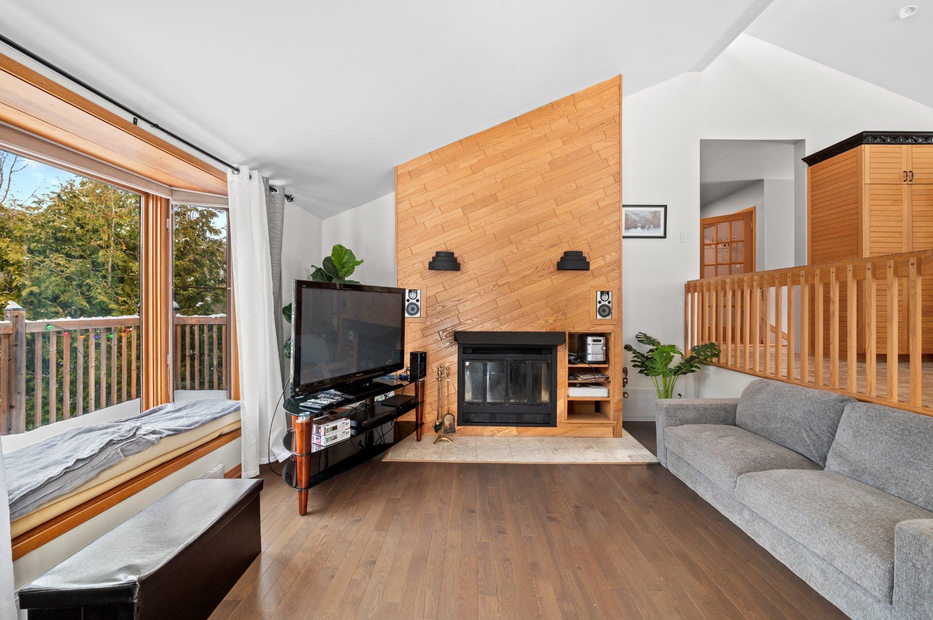 









3497


Ch. du Village

,
Saint-Adolphe-d'Howard,




QC
J0T2B0

