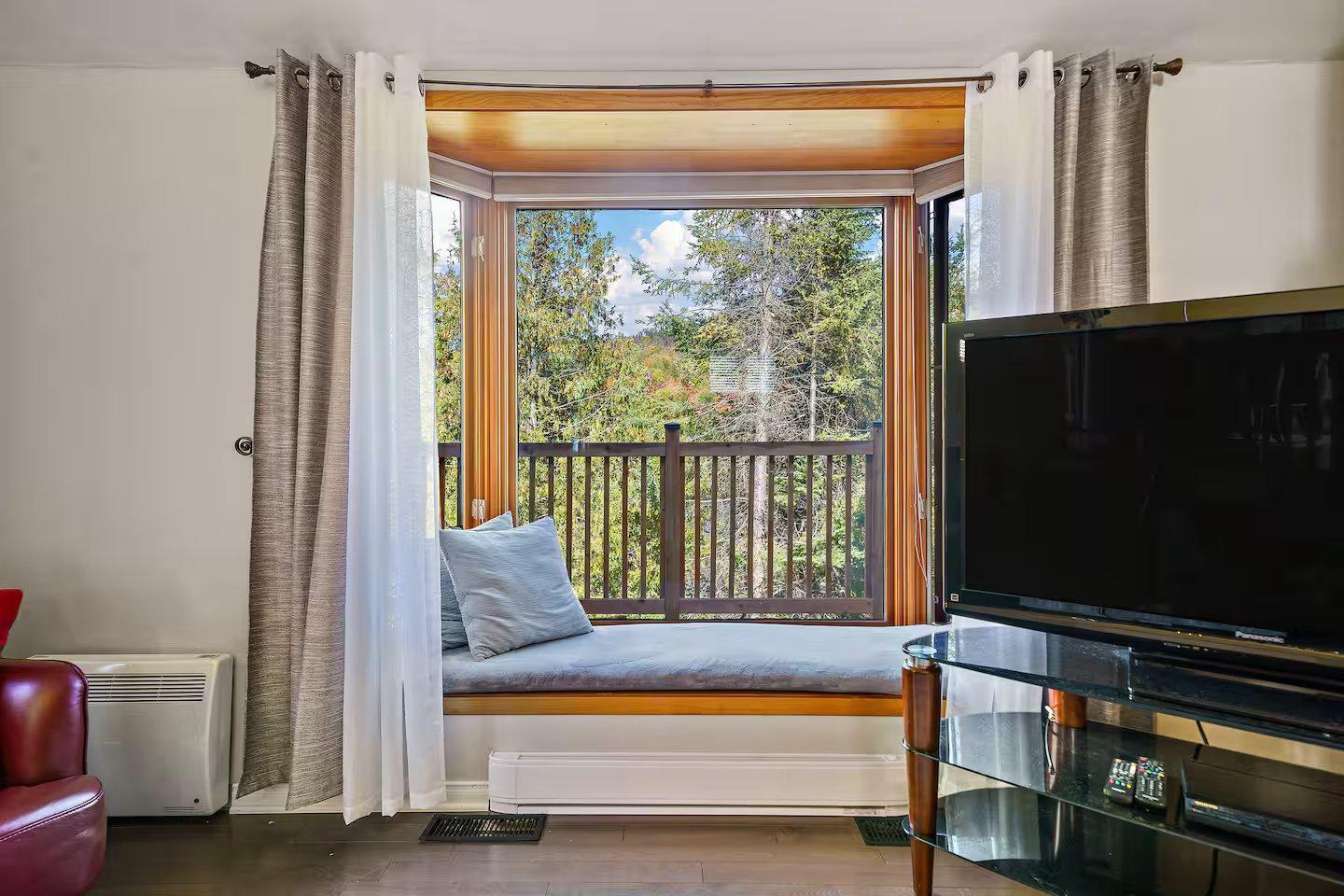 









3497


Ch. du Village

,
Saint-Adolphe-d'Howard,




QC
J0T2B0

