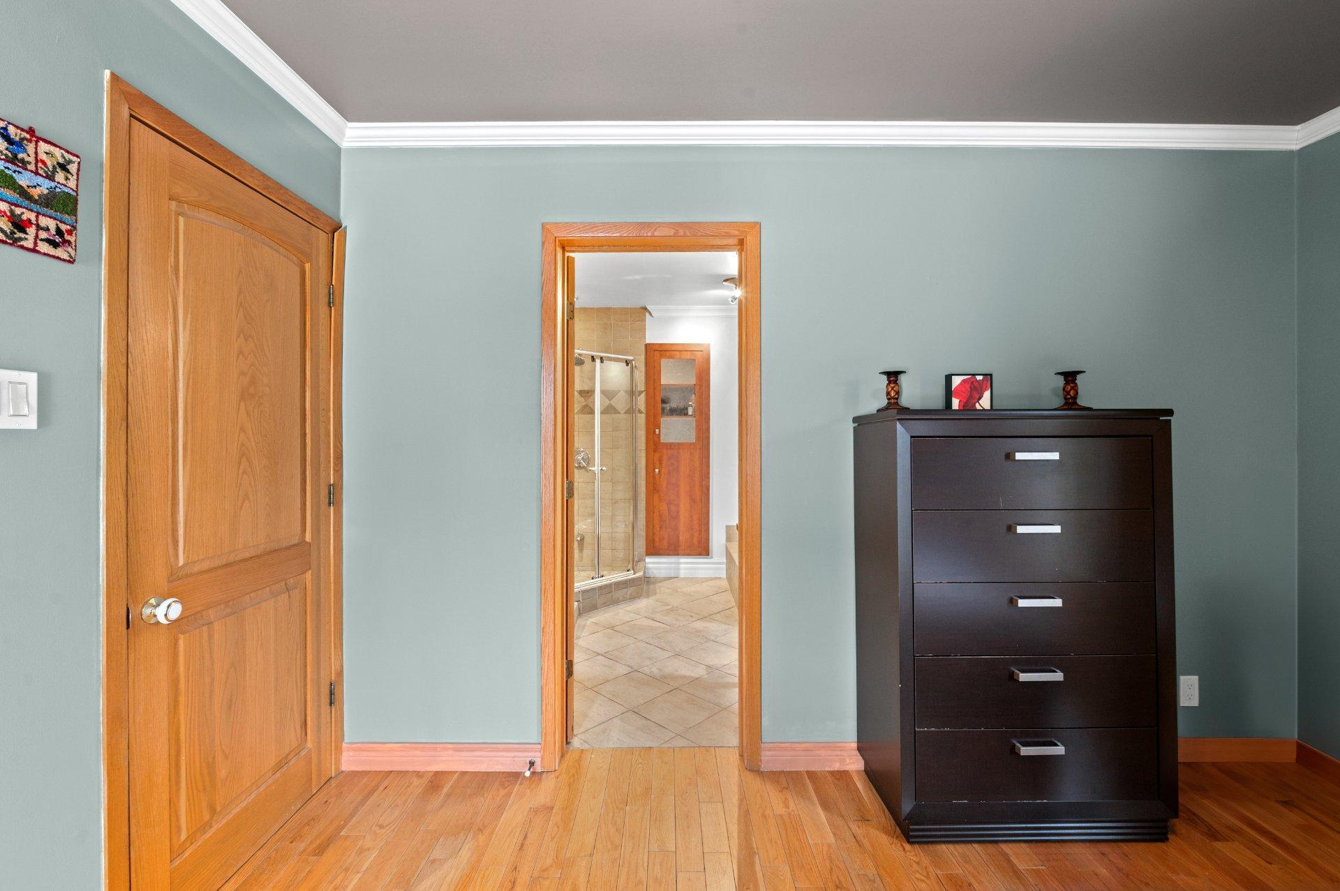 









3497


Ch. du Village

,
Saint-Adolphe-d'Howard,




QC
J0T2B0

