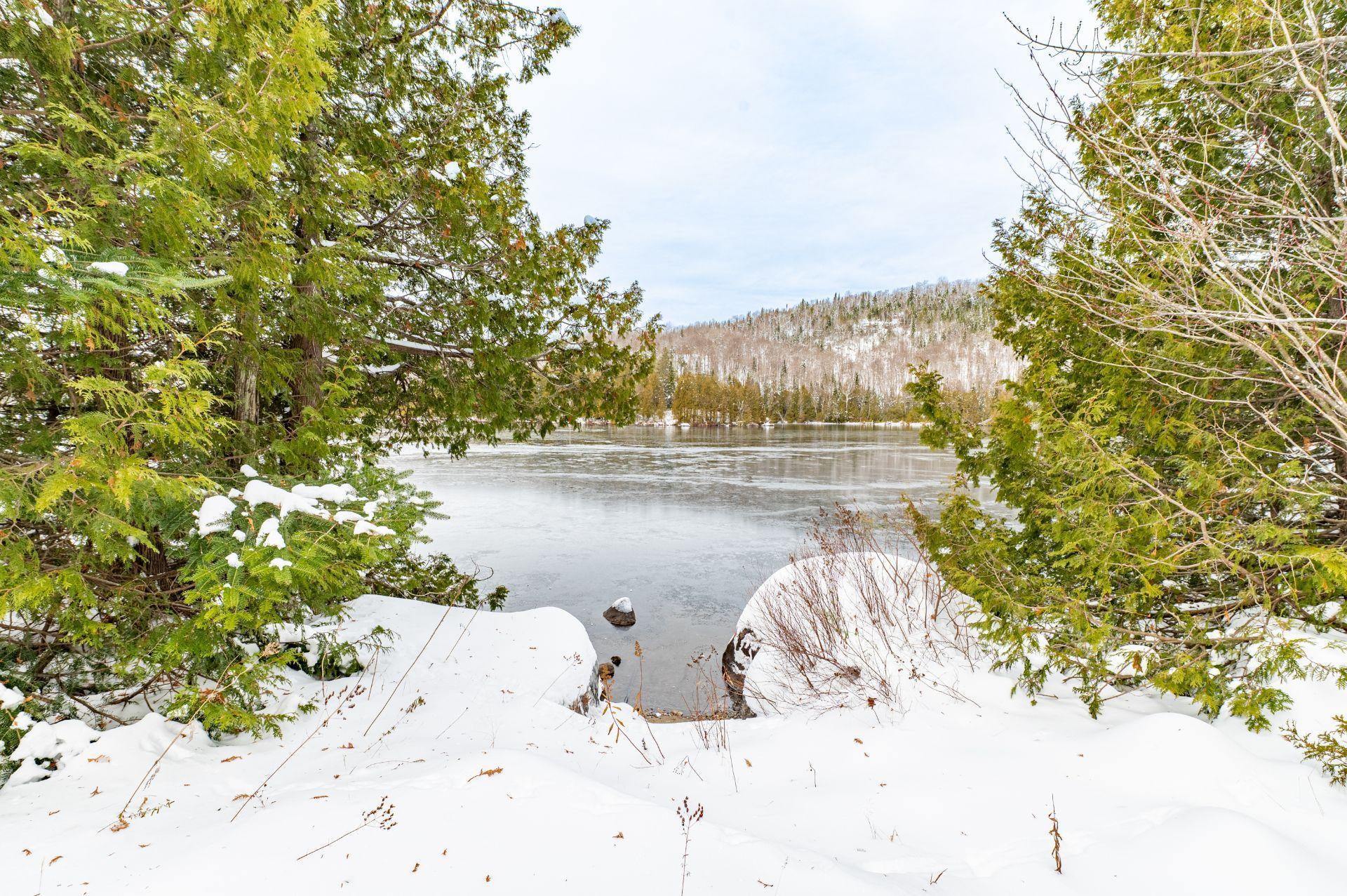 









3497


Ch. du Village

,
Saint-Adolphe-d'Howard,




QC
J0T2B0

