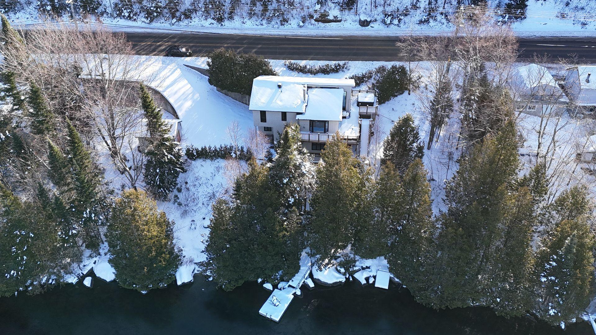 









3497


Ch. du Village

,
Saint-Adolphe-d'Howard,




QC
J0T2B0

