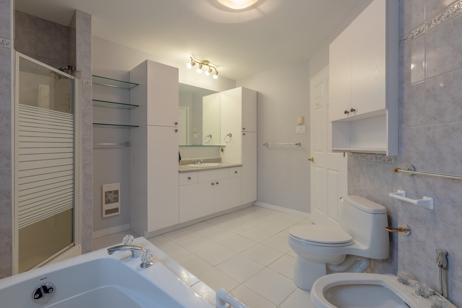 









5585


Rue Anthony

,
Brossard,




QC
J4Z1K6

