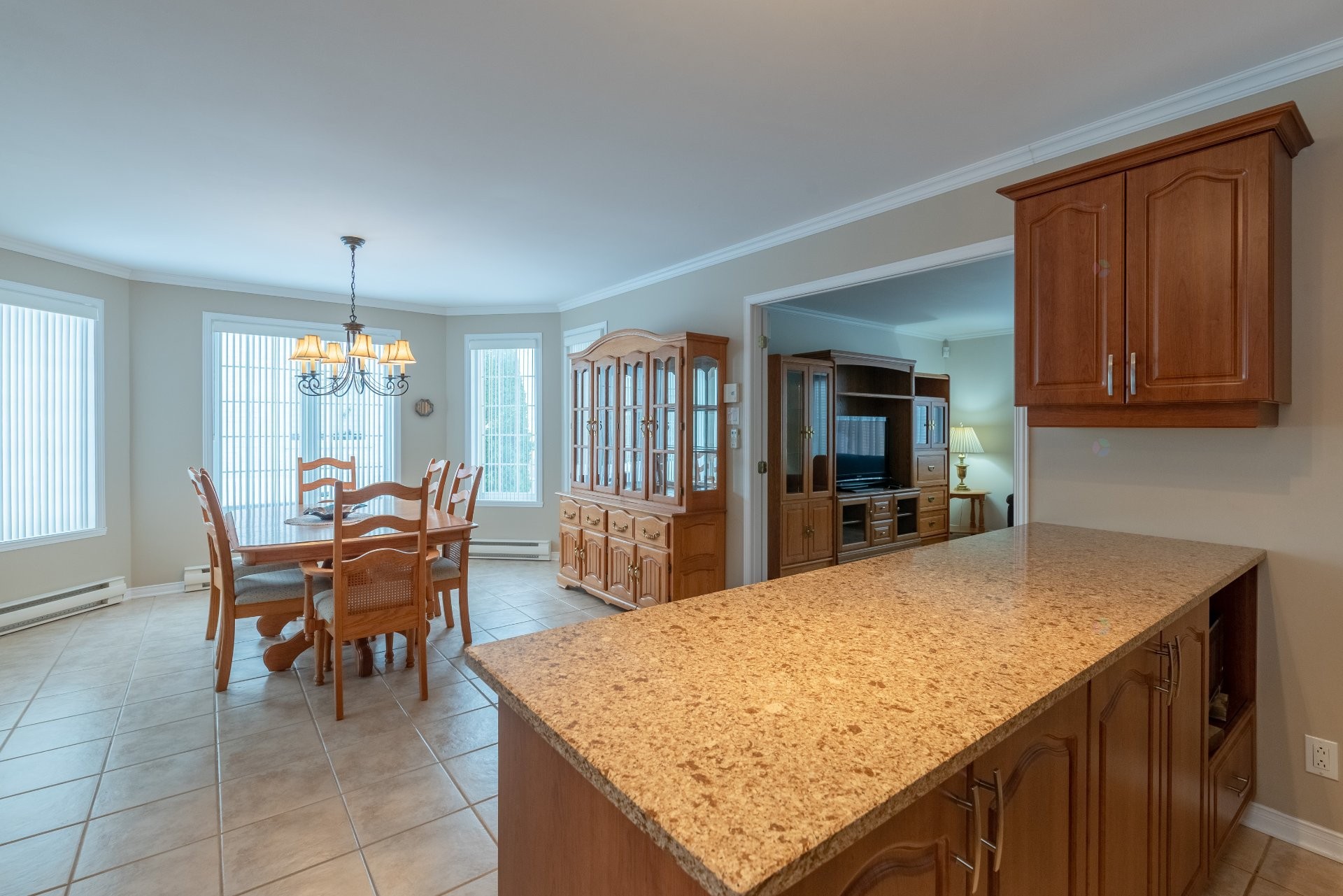 









5585


Rue Anthony

,
Brossard,




QC
J4Z1K6

