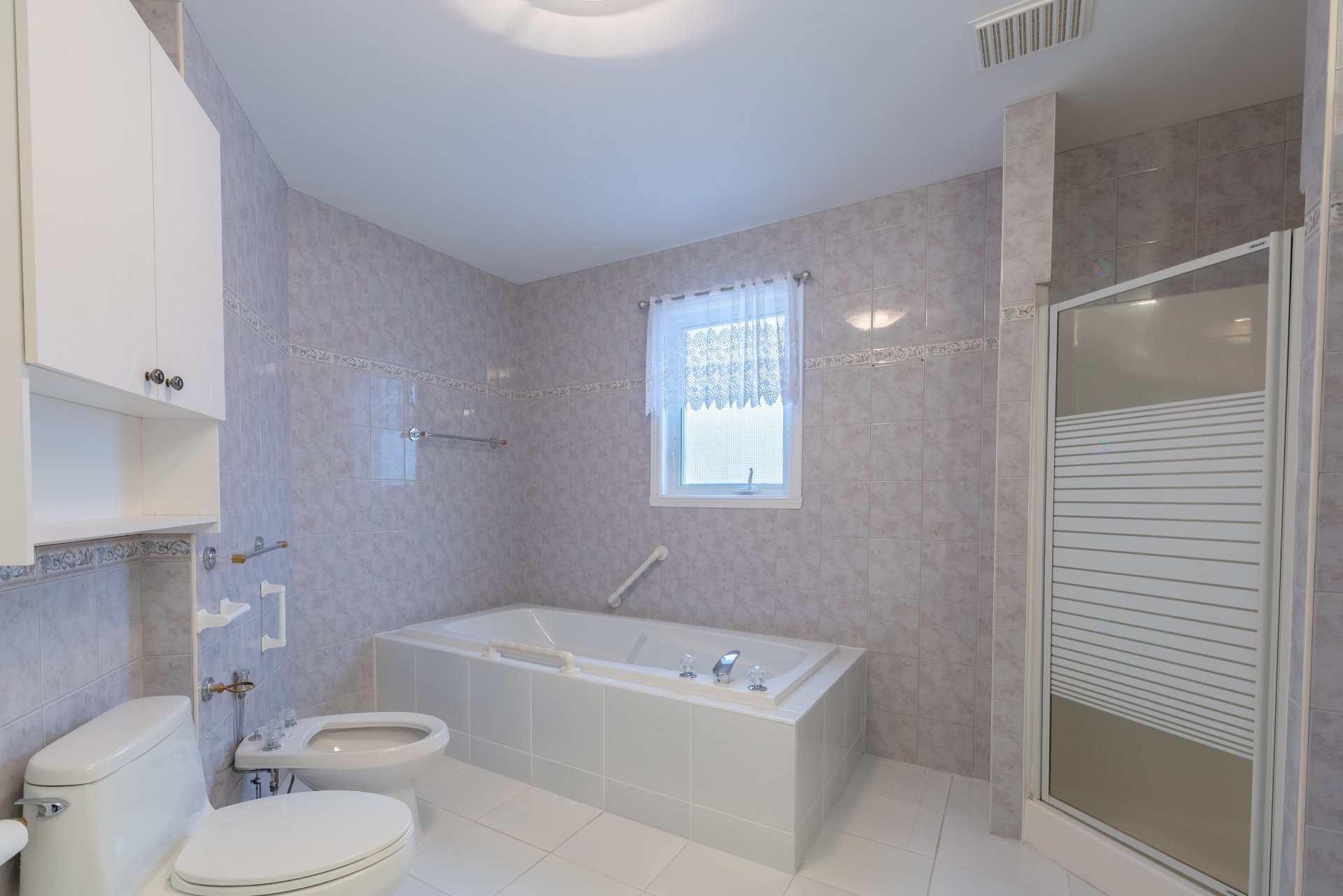 









5585


Rue Anthony

,
Brossard,




QC
J4Z1K6

