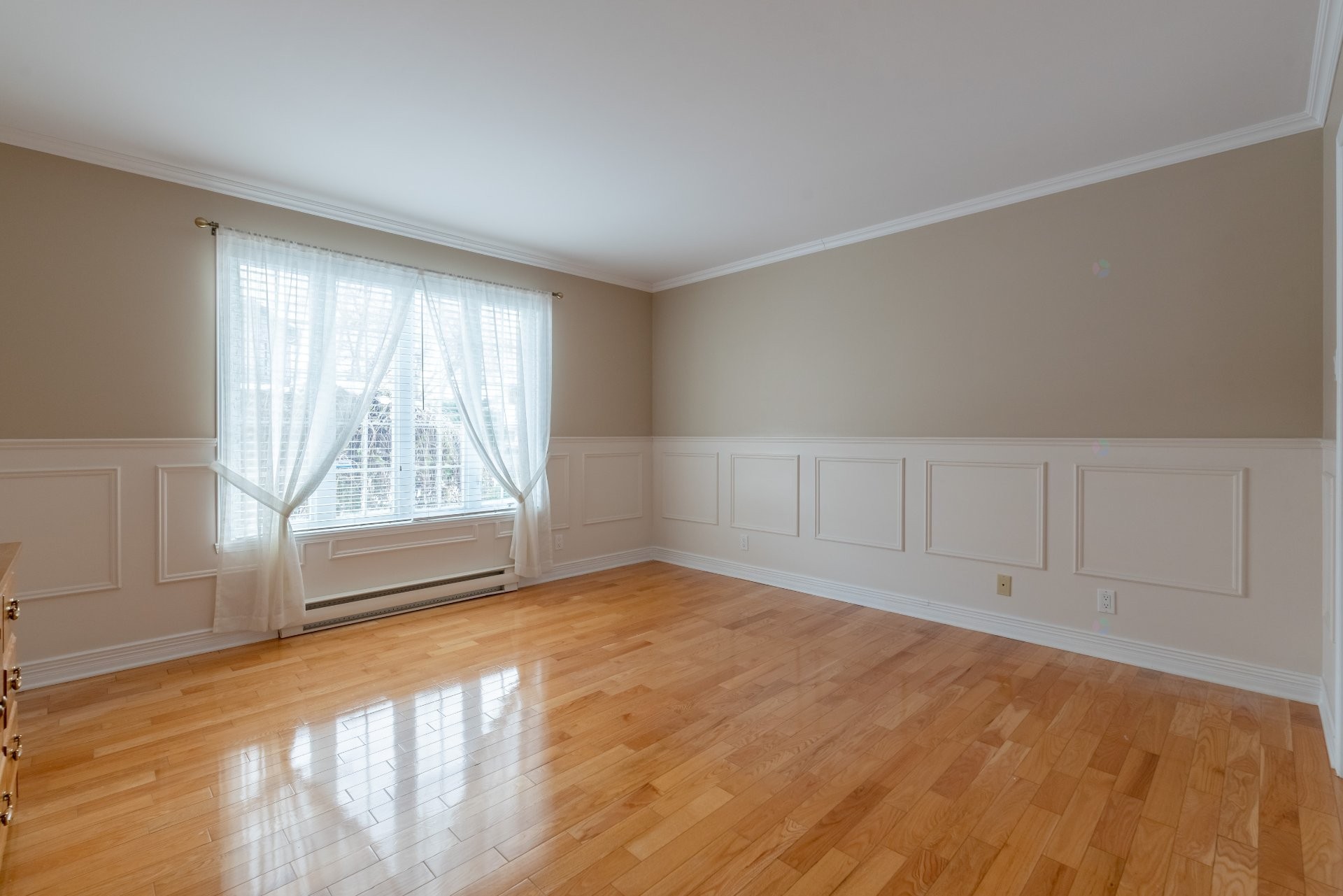 









5585


Rue Anthony

,
Brossard,




QC
J4Z1K6

