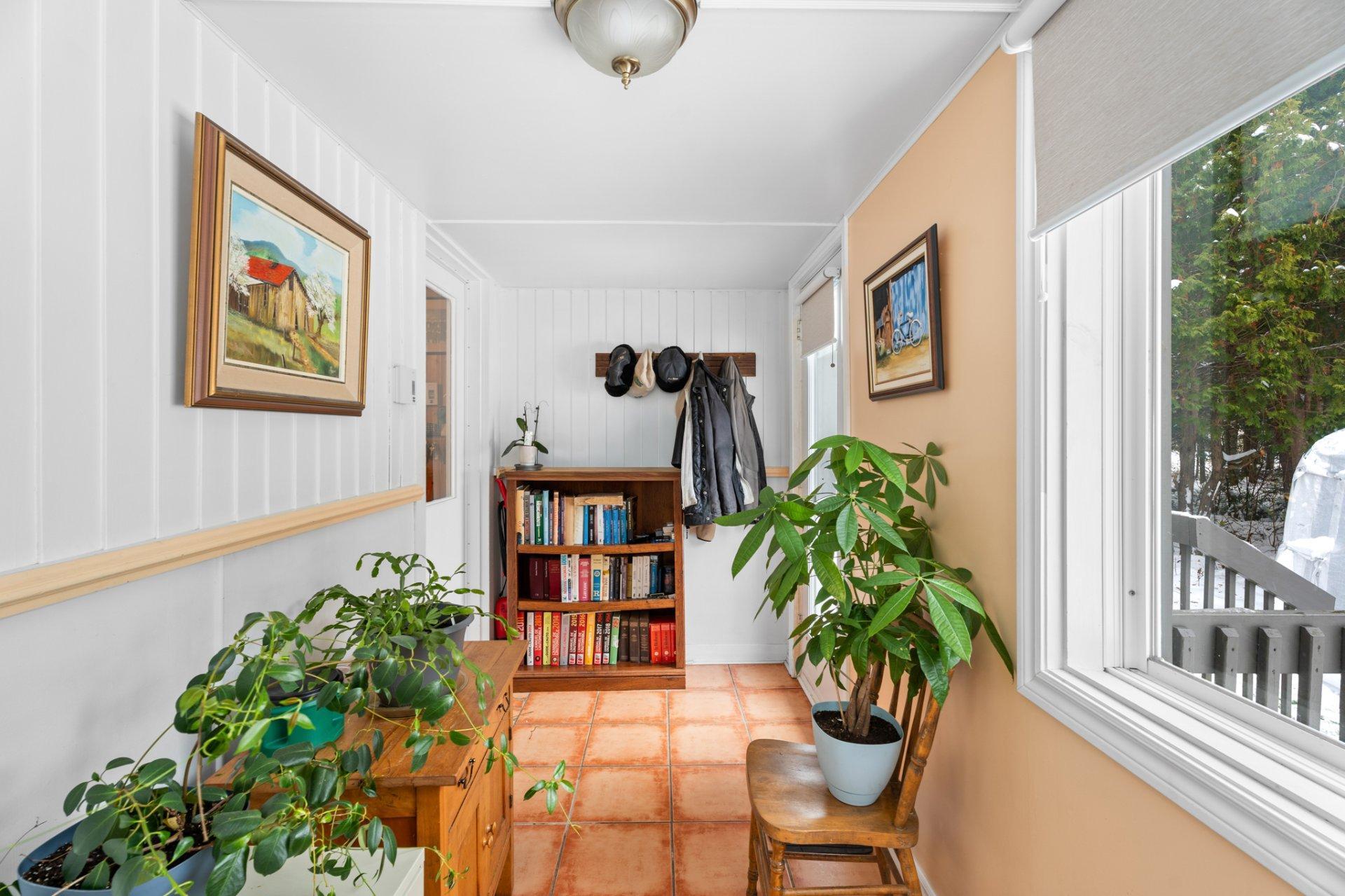 









1956


Av. A.-Boileau

,
Sainte-Lucie-des-Laurentides,




QC
J0T2J0

