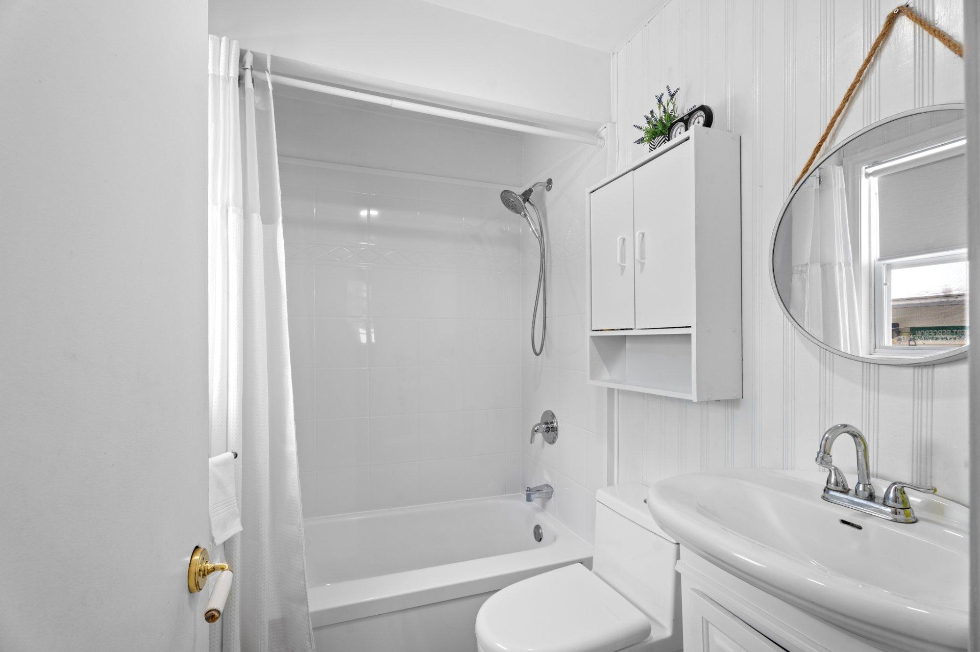 









1956


Av. A.-Boileau

,
Sainte-Lucie-des-Laurentides,




QC
J0T2J0

