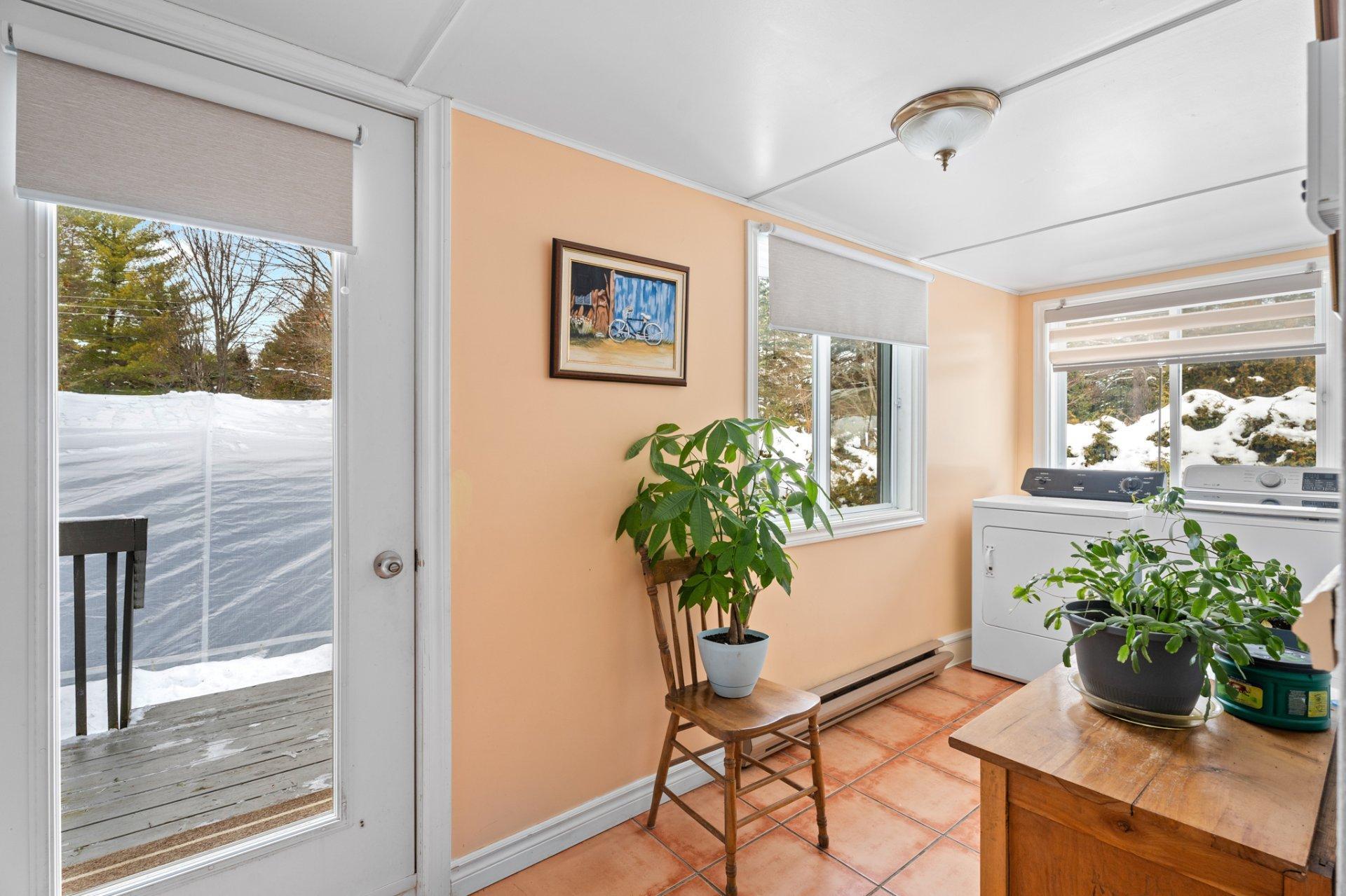 









1956


Av. A.-Boileau

,
Sainte-Lucie-des-Laurentides,




QC
J0T2J0

