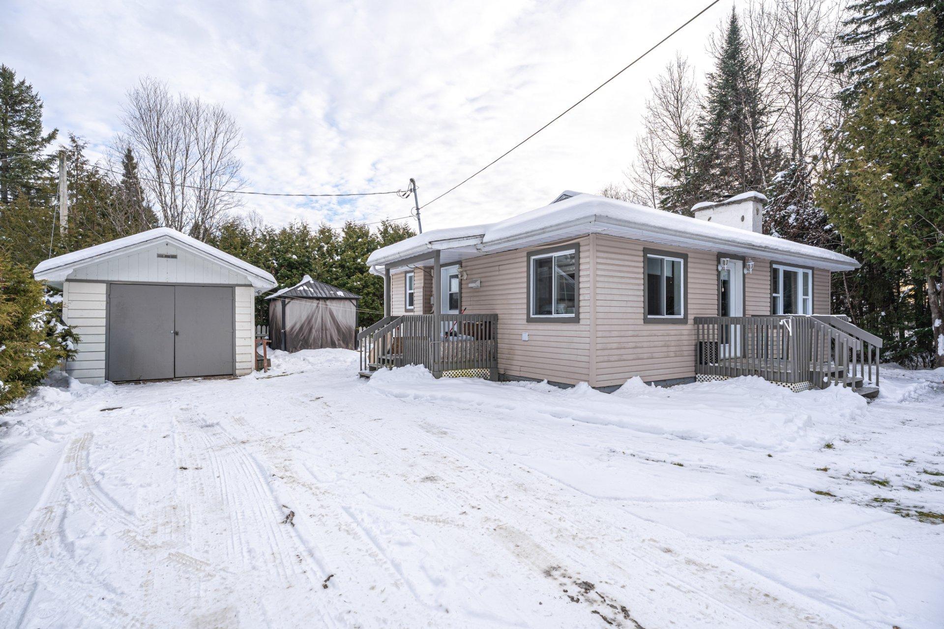 









1956


Av. A.-Boileau

,
Sainte-Lucie-des-Laurentides,




QC
J0T2J0

