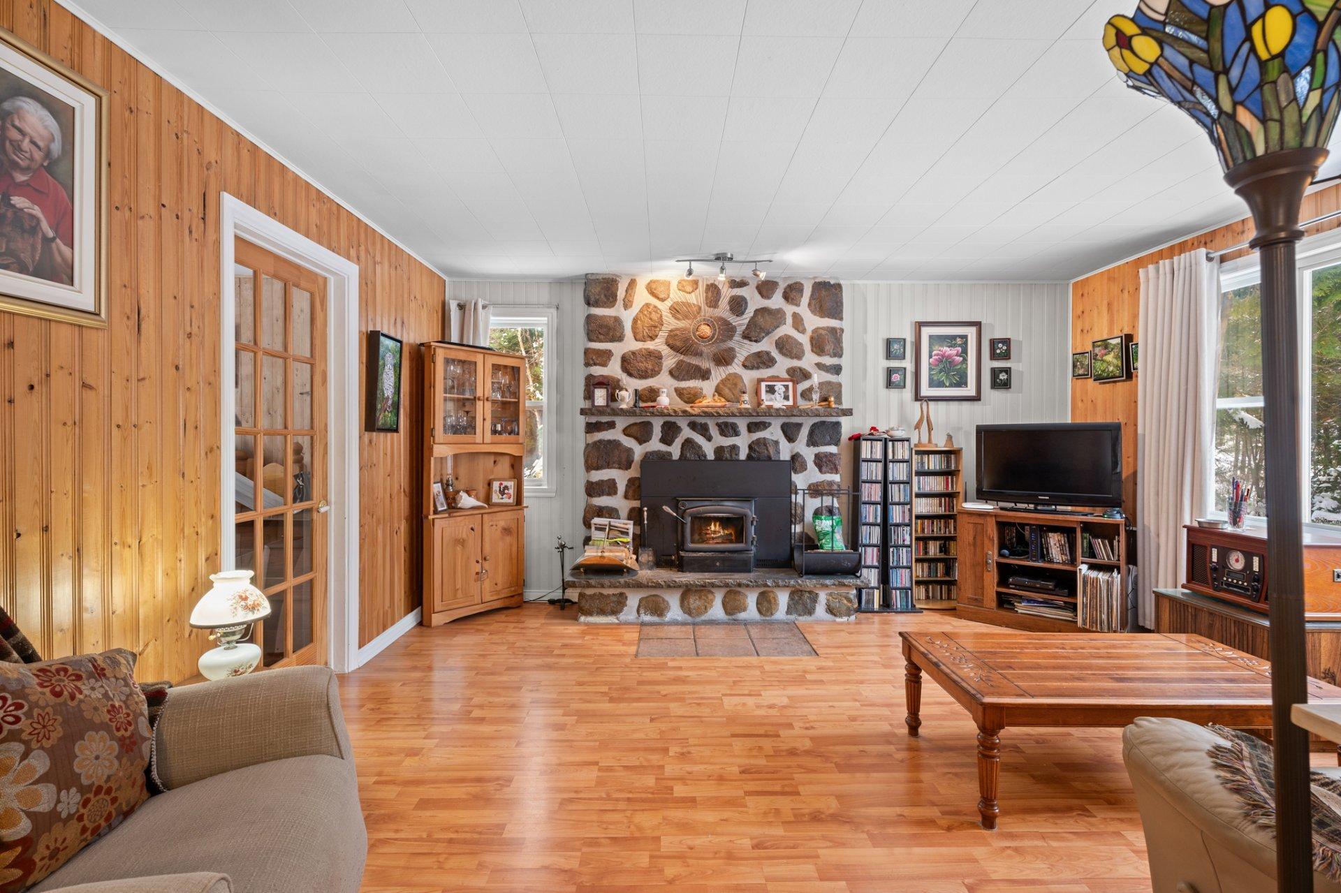 









1956


Av. A.-Boileau

,
Sainte-Lucie-des-Laurentides,




QC
J0T2J0

