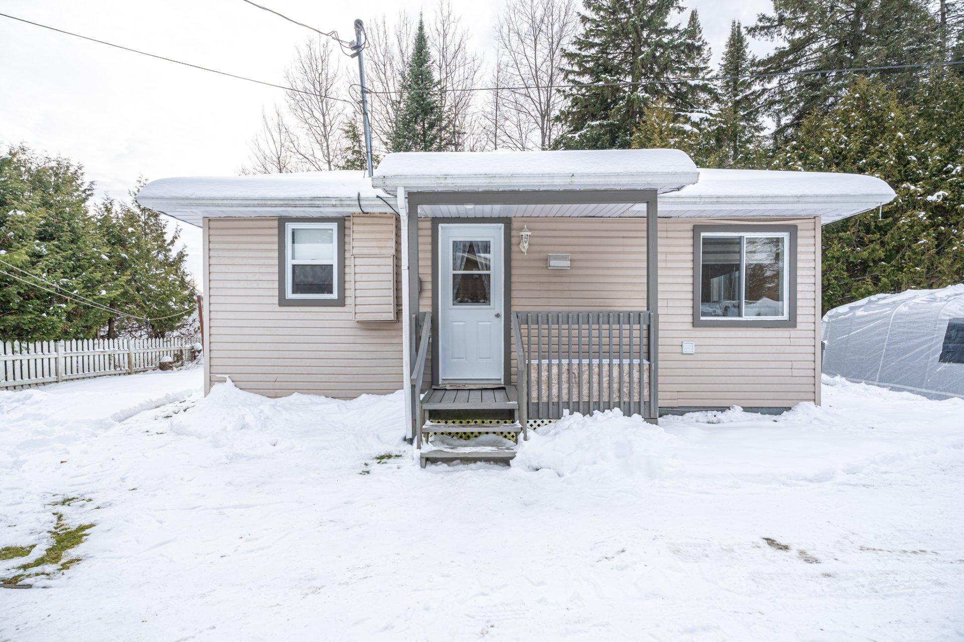 









1956


Av. A.-Boileau

,
Sainte-Lucie-des-Laurentides,




QC
J0T2J0

