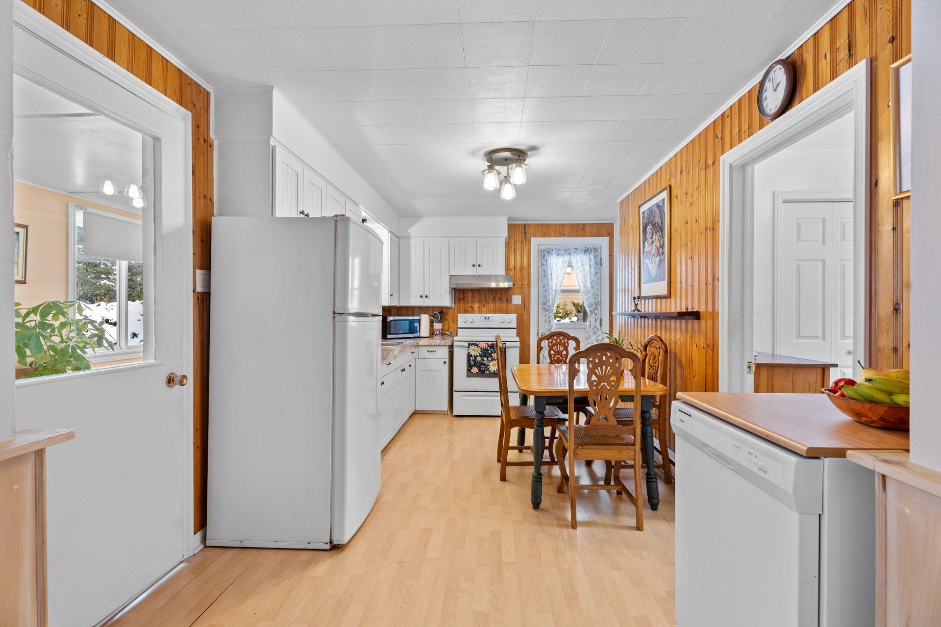 









1956


Av. A.-Boileau

,
Sainte-Lucie-des-Laurentides,




QC
J0T2J0

