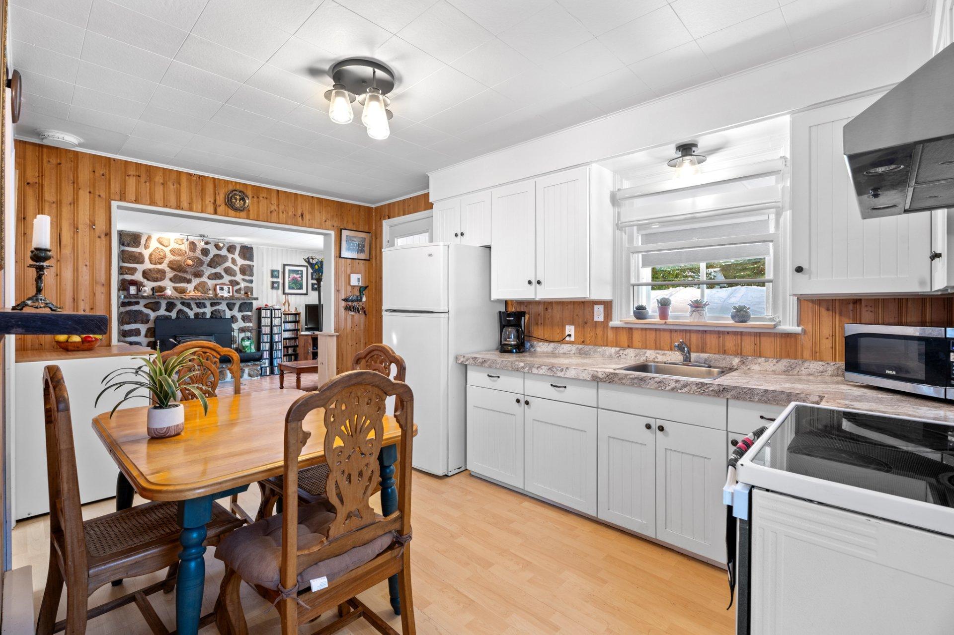 









1956


Av. A.-Boileau

,
Sainte-Lucie-des-Laurentides,




QC
J0T2J0

