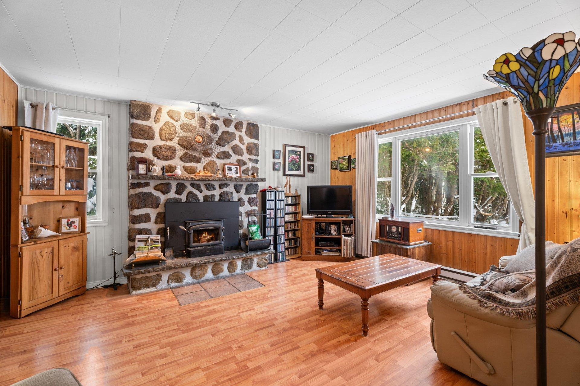 









1956


Av. A.-Boileau

,
Sainte-Lucie-des-Laurentides,




QC
J0T2J0

