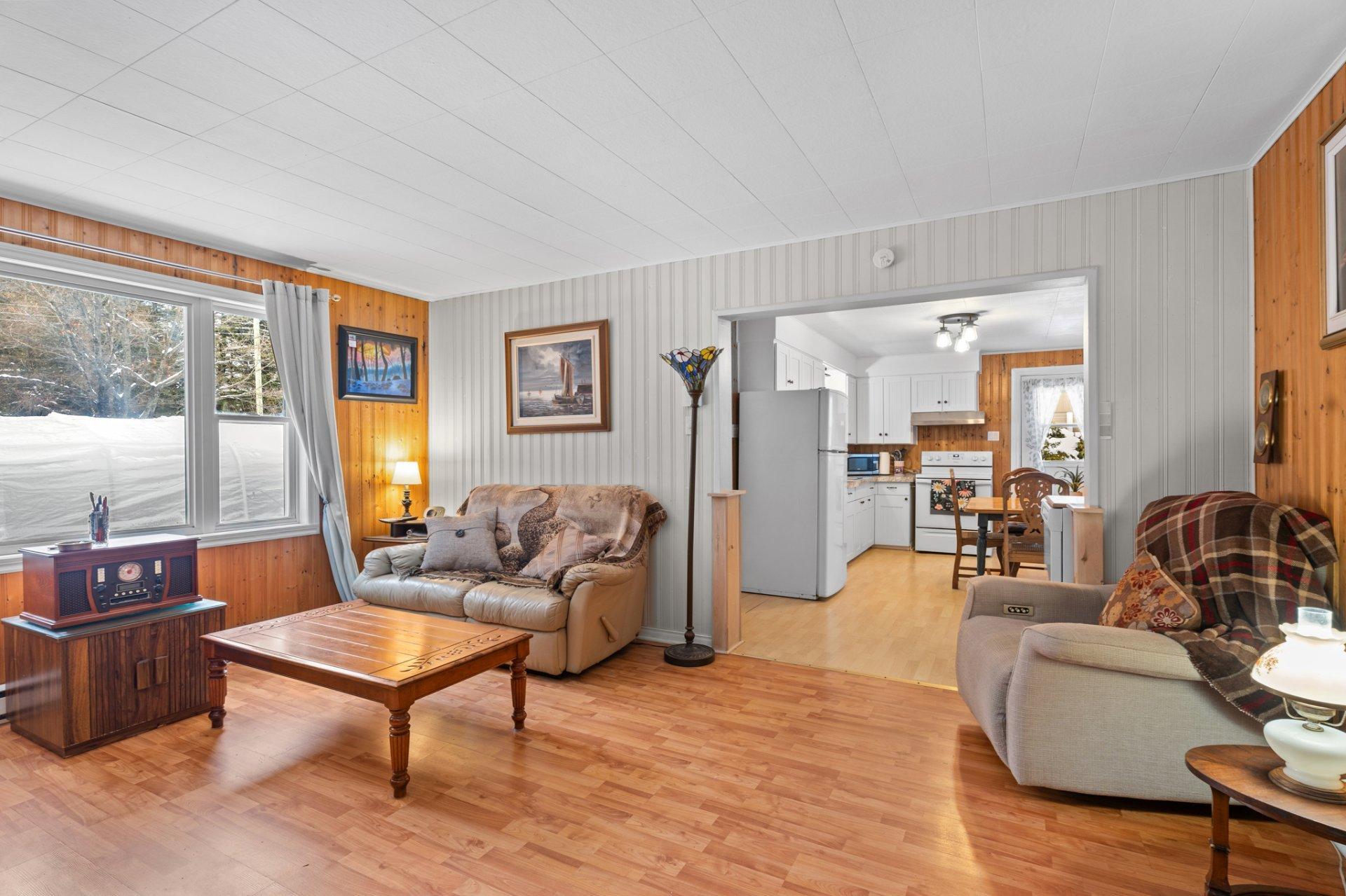 









1956


Av. A.-Boileau

,
Sainte-Lucie-des-Laurentides,




QC
J0T2J0

