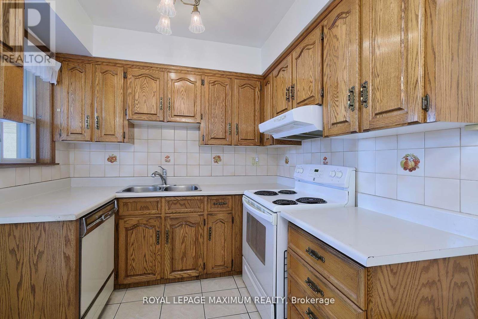 












245 BELGRAVIA AVENUE

,
Toronto,




Ontario
M6E2M9

