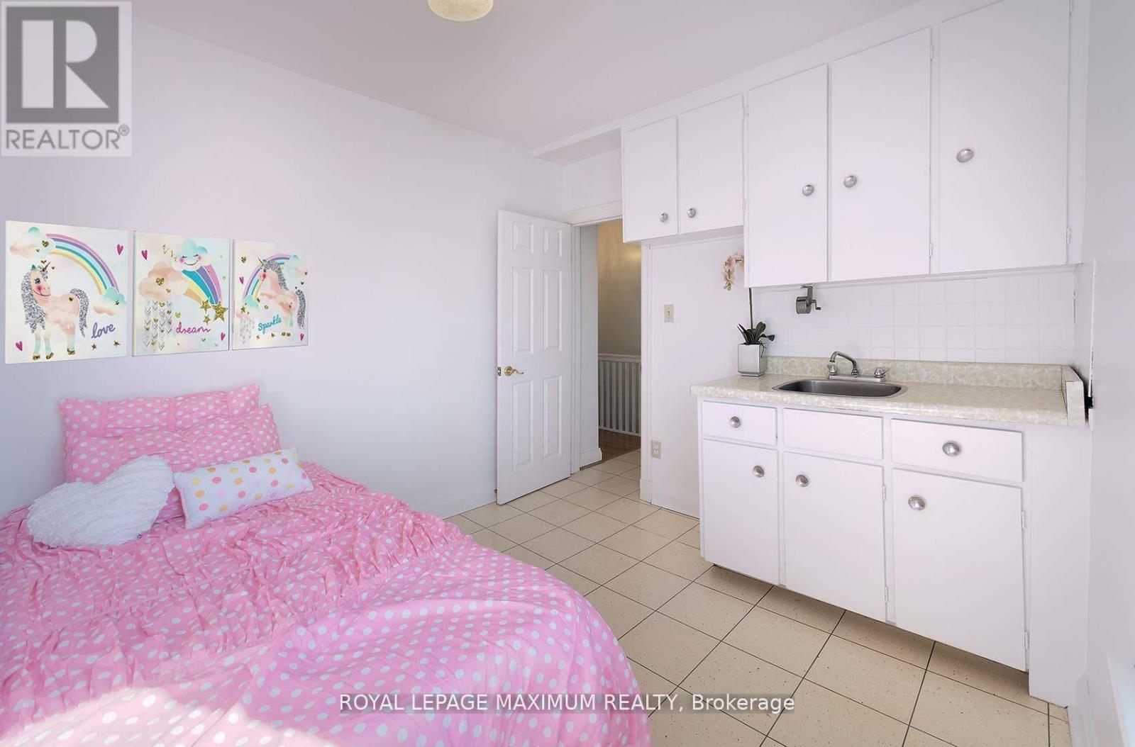 












245 BELGRAVIA AVENUE

,
Toronto,




Ontario
M6E2M9

