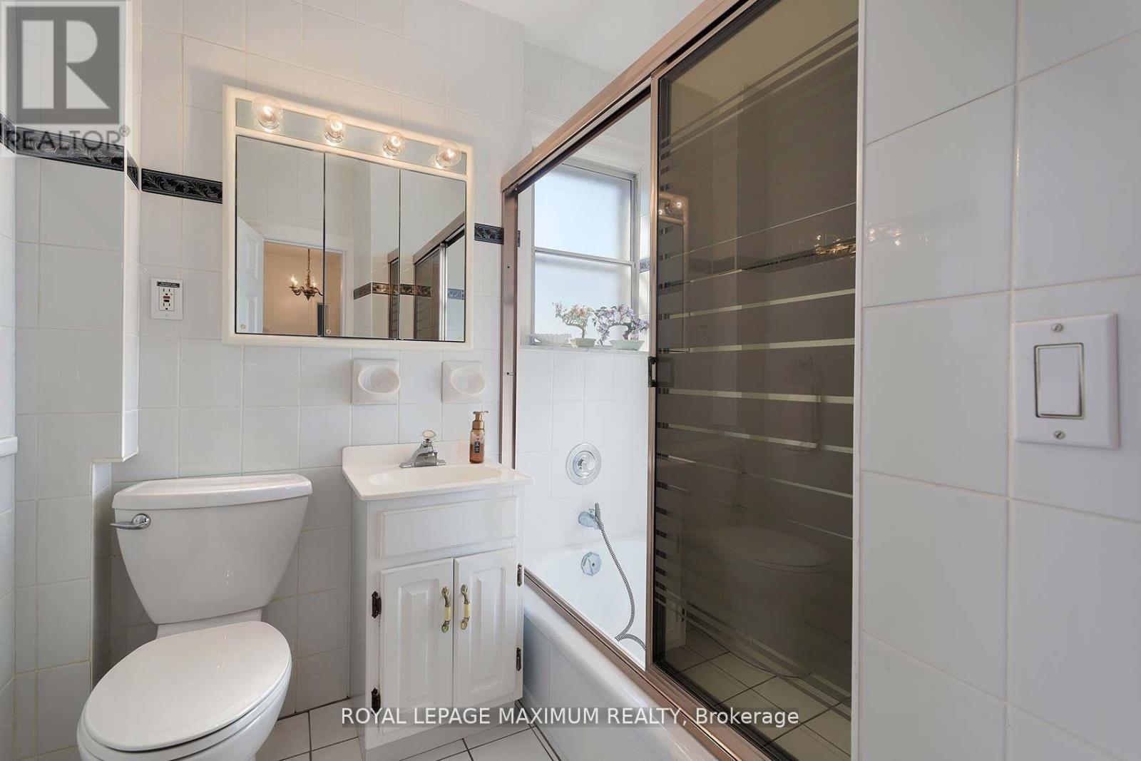 












245 BELGRAVIA AVENUE

,
Toronto,




Ontario
M6E2M9

