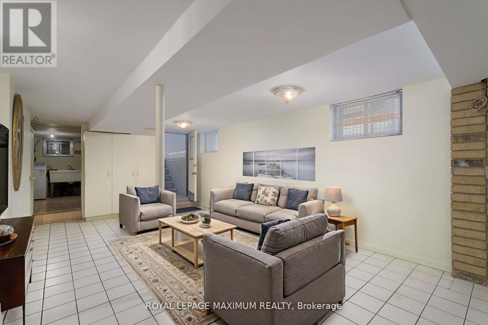 












245 BELGRAVIA AVENUE

,
Toronto,




Ontario
M6E2M9

