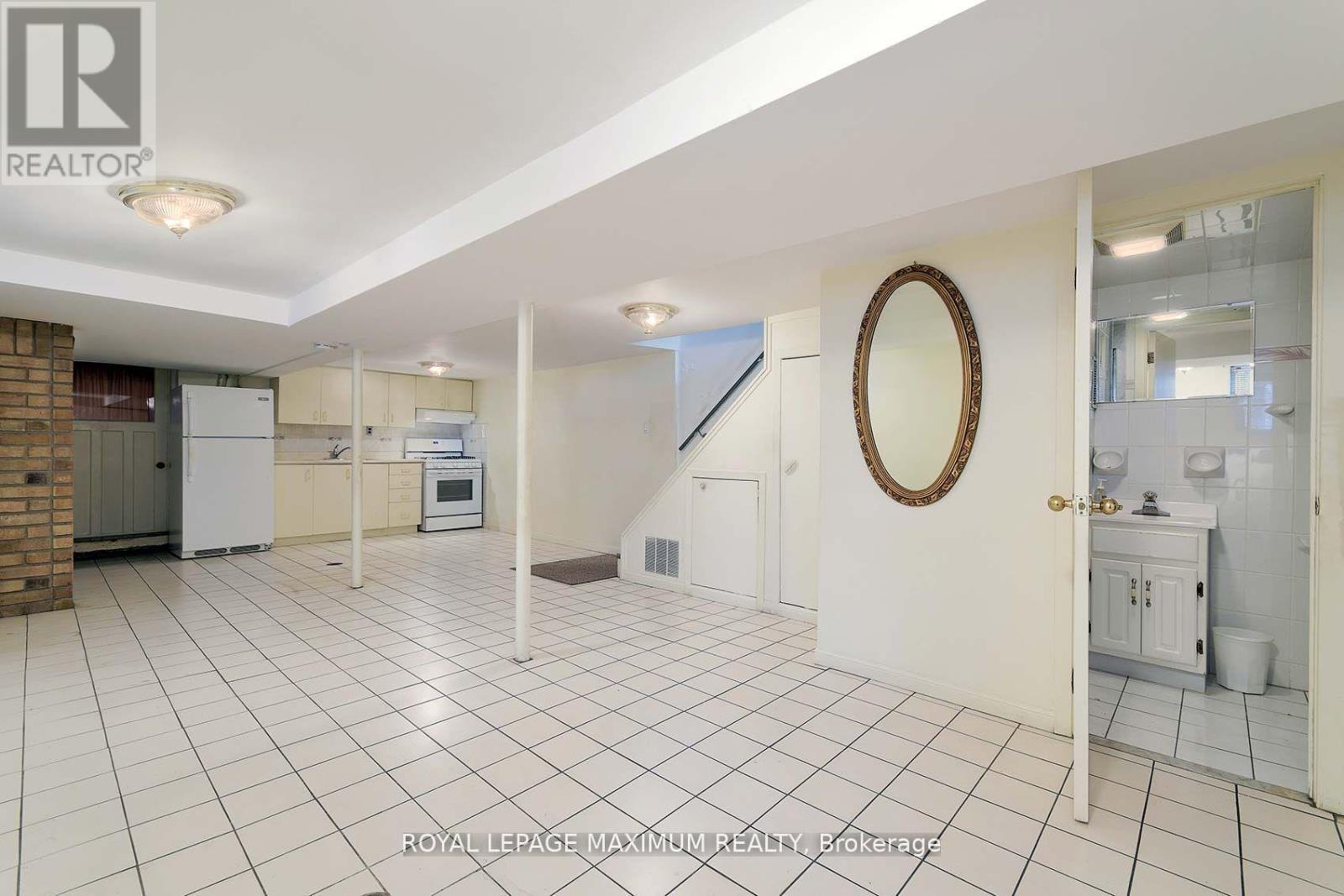 












245 BELGRAVIA AVENUE

,
Toronto,




Ontario
M6E2M9

