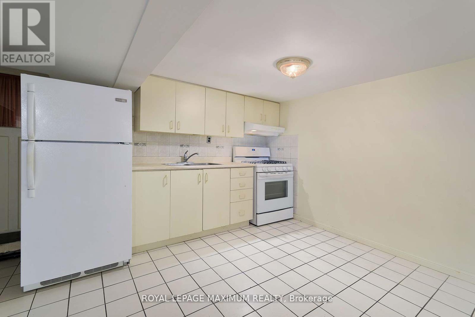 












245 BELGRAVIA AVENUE

,
Toronto,




Ontario
M6E2M9

