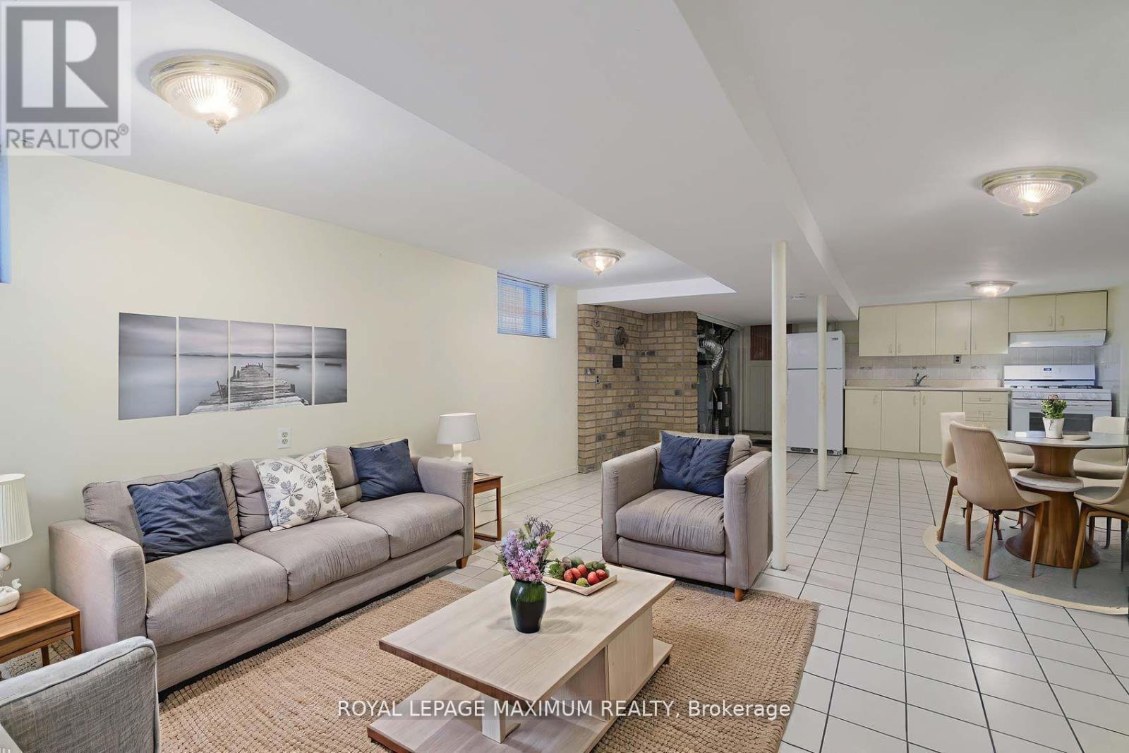 












245 BELGRAVIA AVENUE

,
Toronto,




Ontario
M6E2M9

