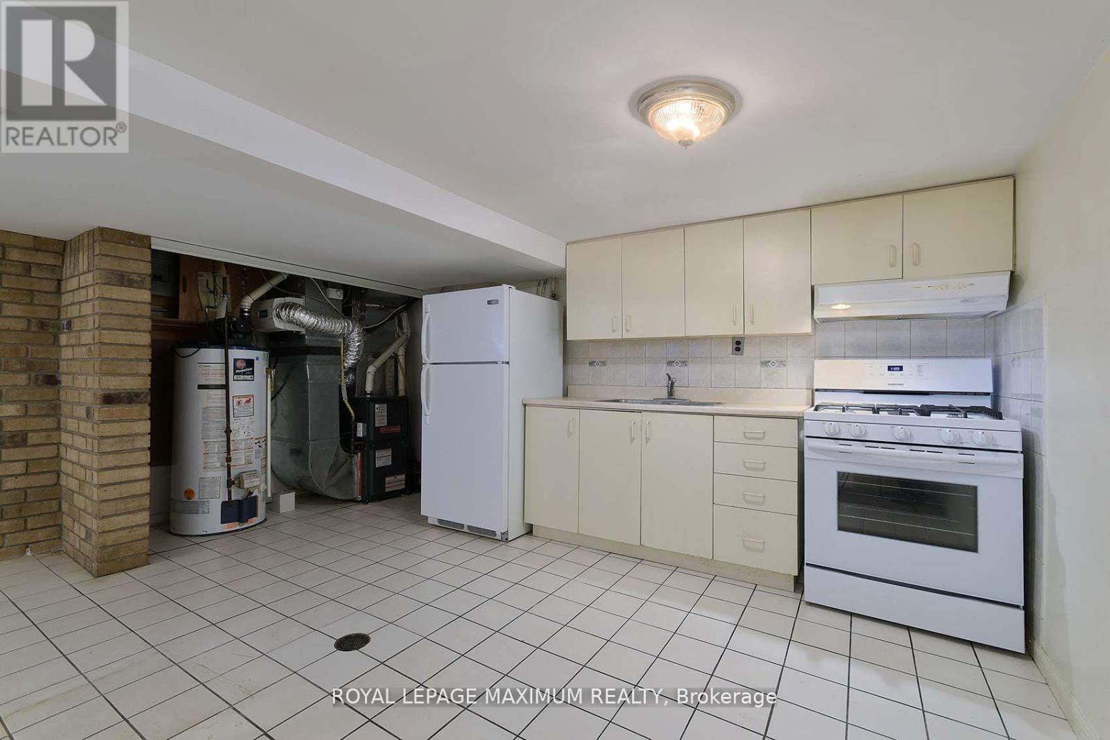 












245 BELGRAVIA AVENUE

,
Toronto,




Ontario
M6E2M9

