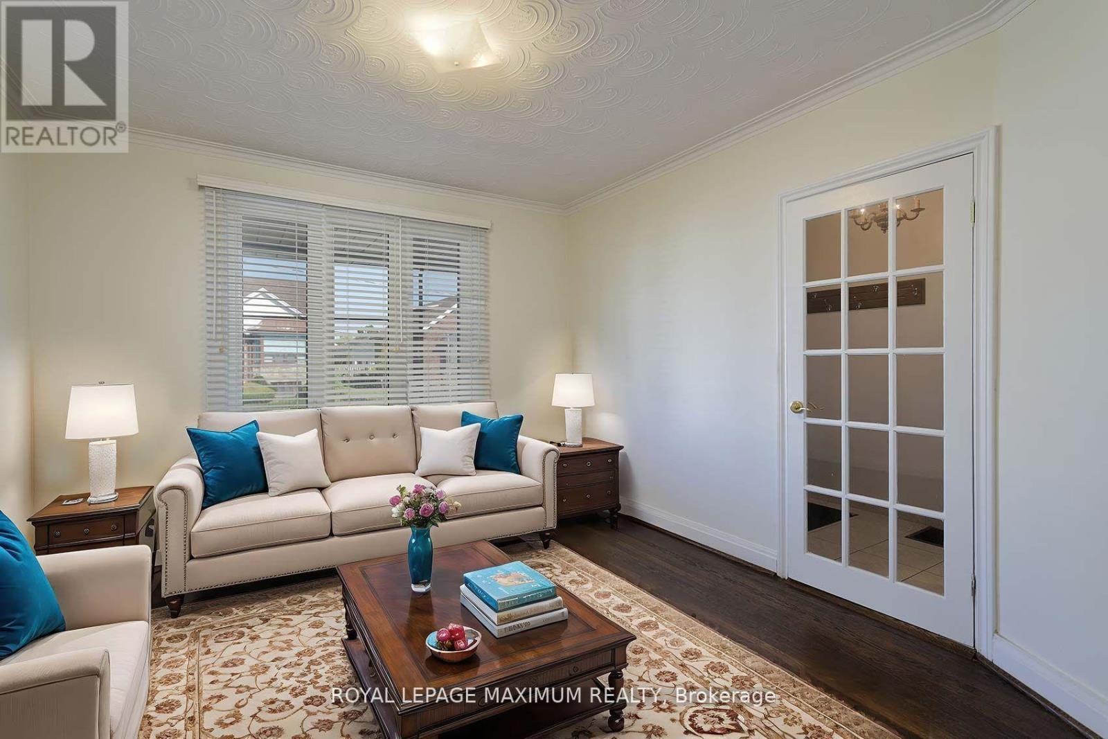 












245 BELGRAVIA AVENUE

,
Toronto,




Ontario
M6E2M9

