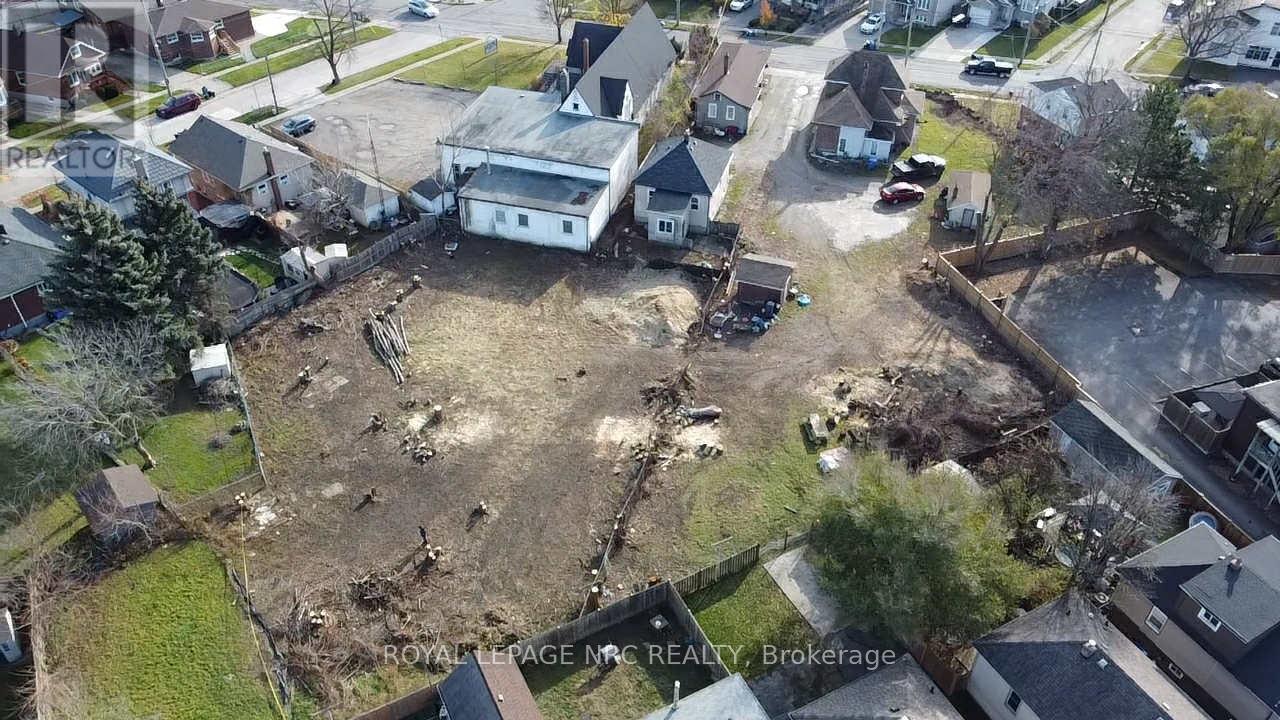 












13 FACER STREET

,
St. Catharines (Facer),




Ontario
L2M5H1

