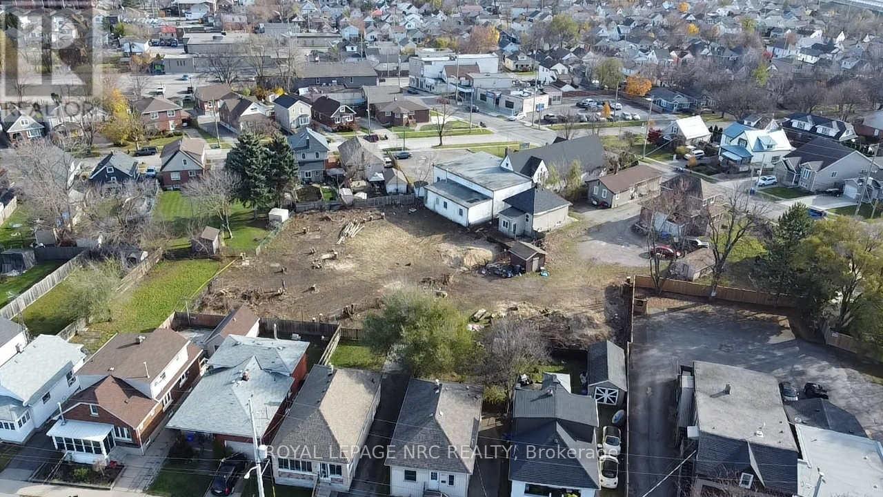 












13 FACER STREET

,
St. Catharines (Facer),




Ontario
L2M5H1

