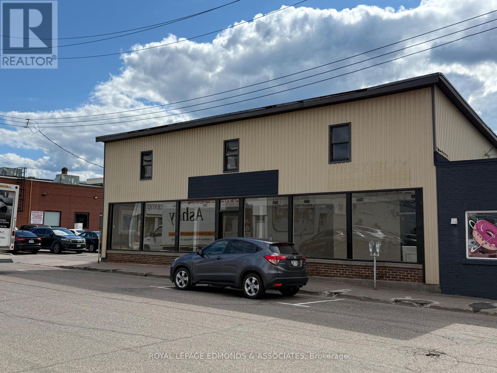 












174 ALBERT STREET

,
Pembroke,




Ontario
K8A4K6

