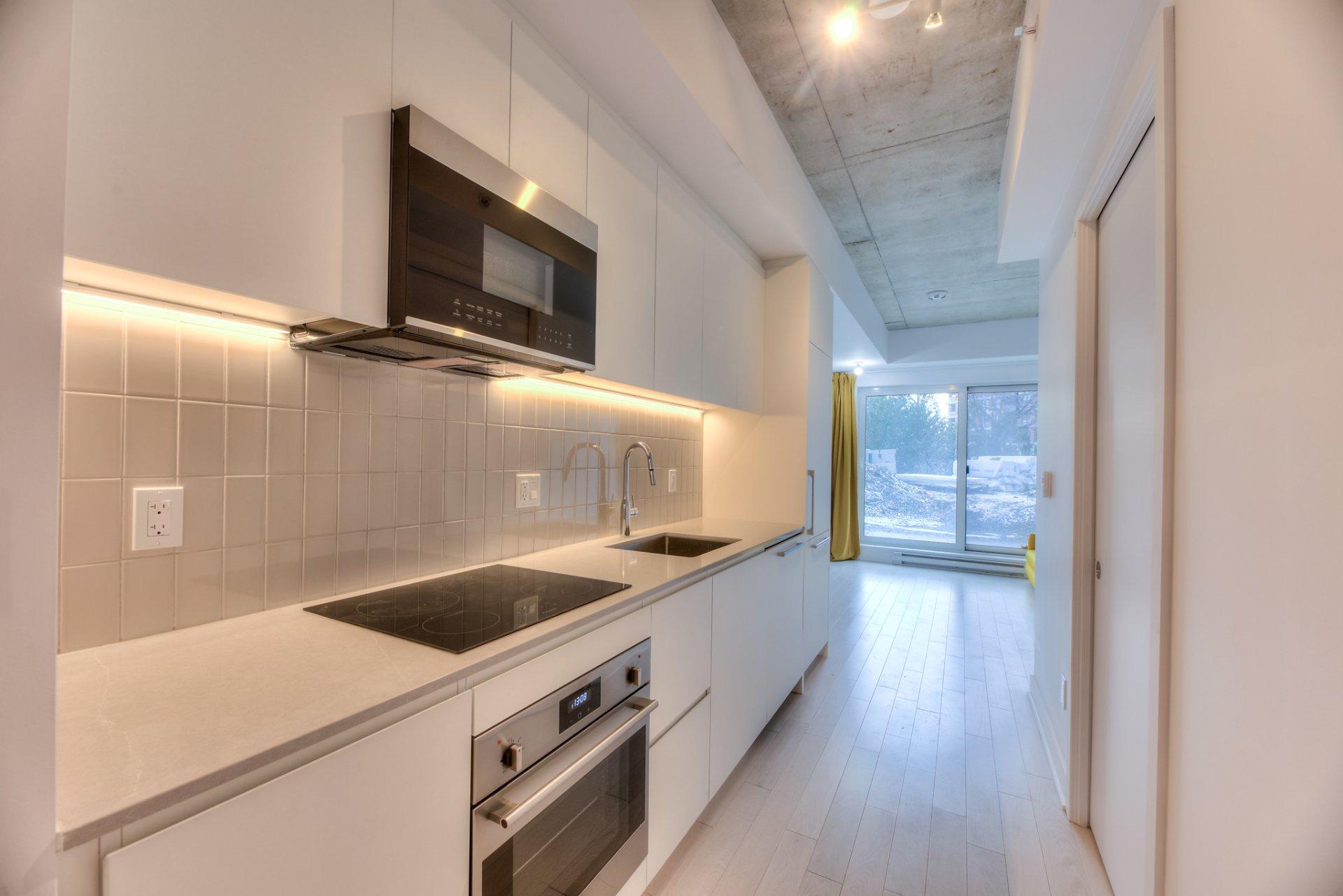 









100


Rue Murray

, 104,
Montréal (Le Sud-Ouest),




QC
H3C1A2

