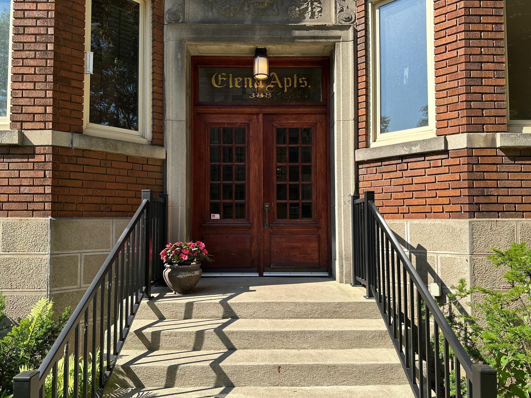 









388


Av. Olivier

, 2,
Westmount,




QC
H3Z2C9

