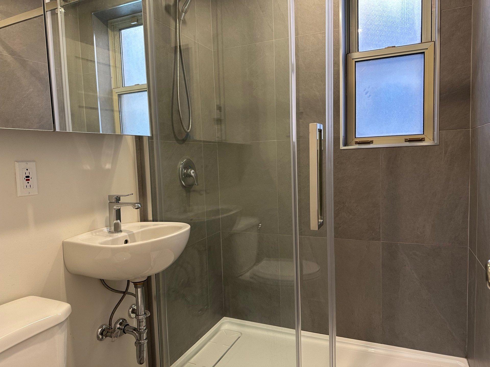 









388


Av. Olivier

, 2,
Westmount,




QC
H3Z2C9

