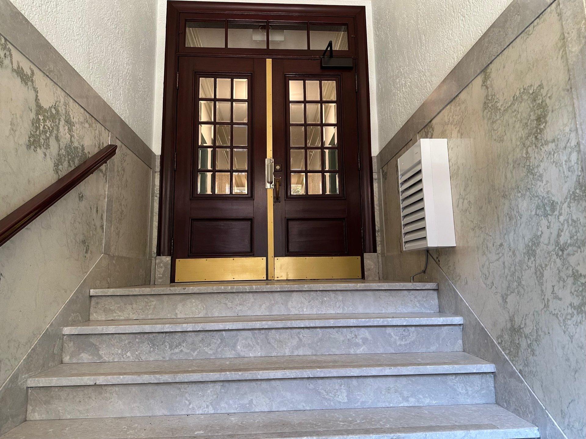 









388


Av. Olivier

, 2,
Westmount,




QC
H3Z2C9

