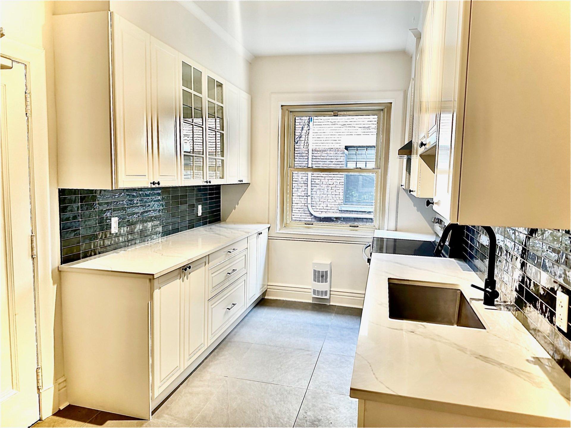 









388


Av. Olivier

, 2,
Westmount,




QC
H3Z2C9

