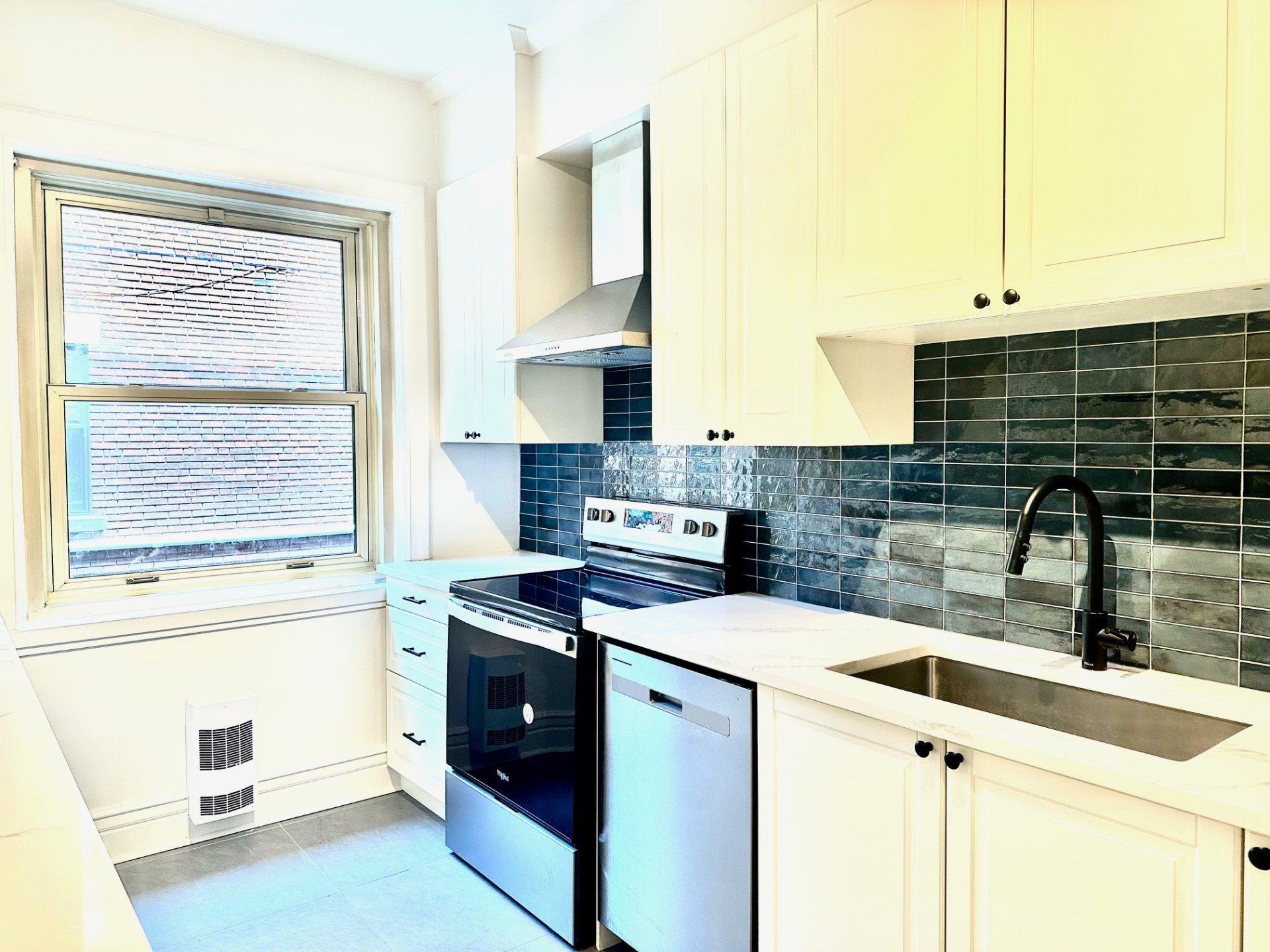 









388


Av. Olivier

, 2,
Westmount,




QC
H3Z2C9

