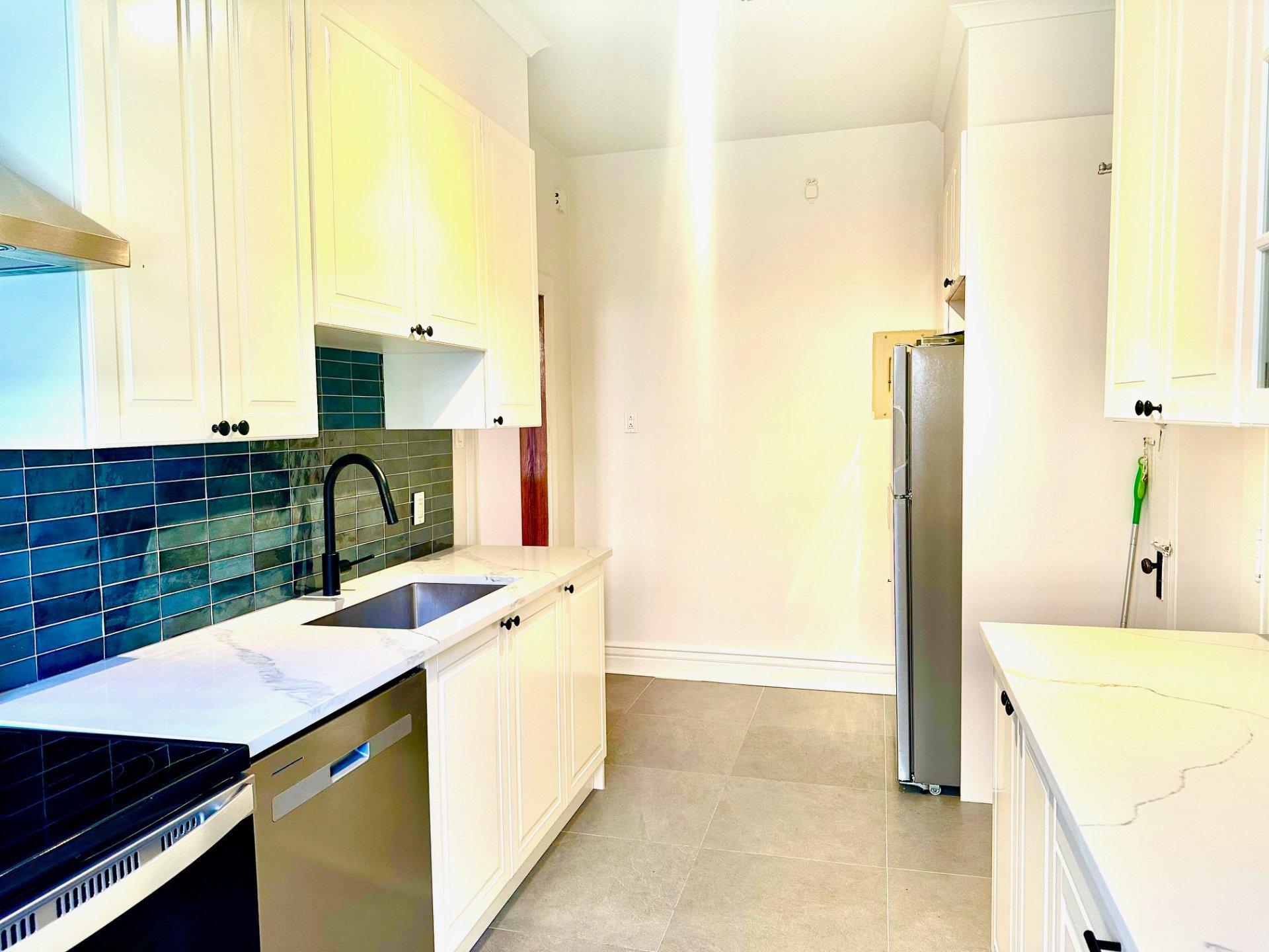 









388


Av. Olivier

, 2,
Westmount,




QC
H3Z2C9

