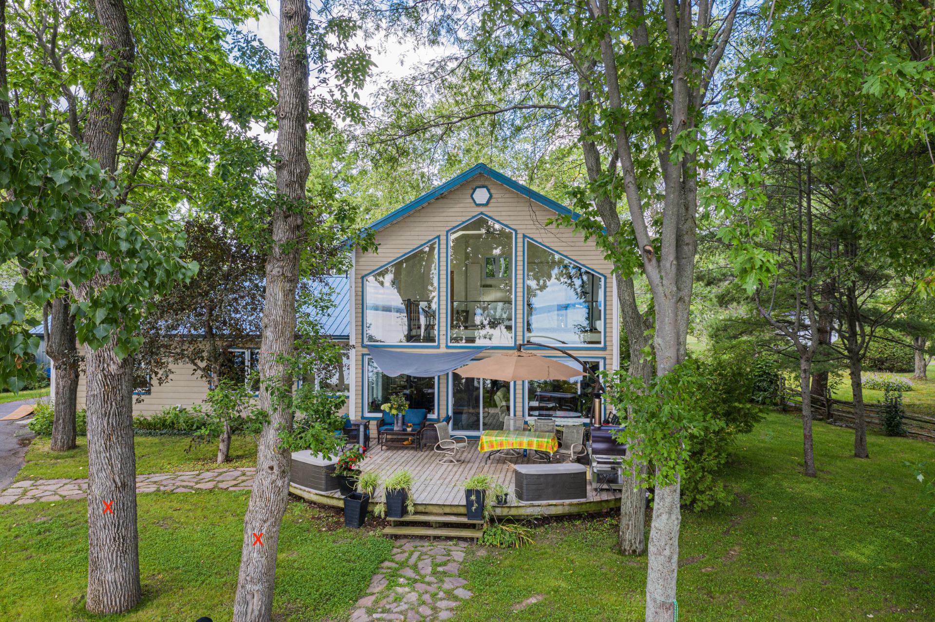 









2336


Rue Brayton

,
Clarenceville,




QC
J0J1B0

