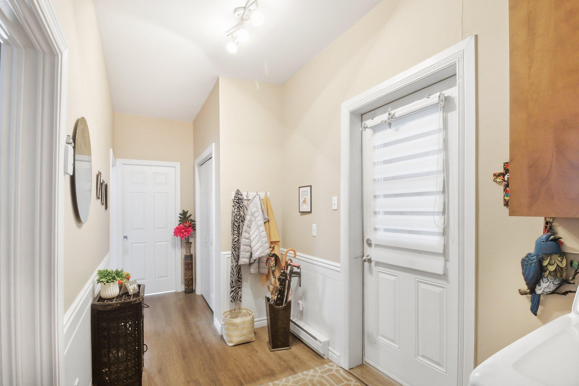 









177


Rue Dorchester

,
Gatineau (Buckingham),




QC
J8L1L5

