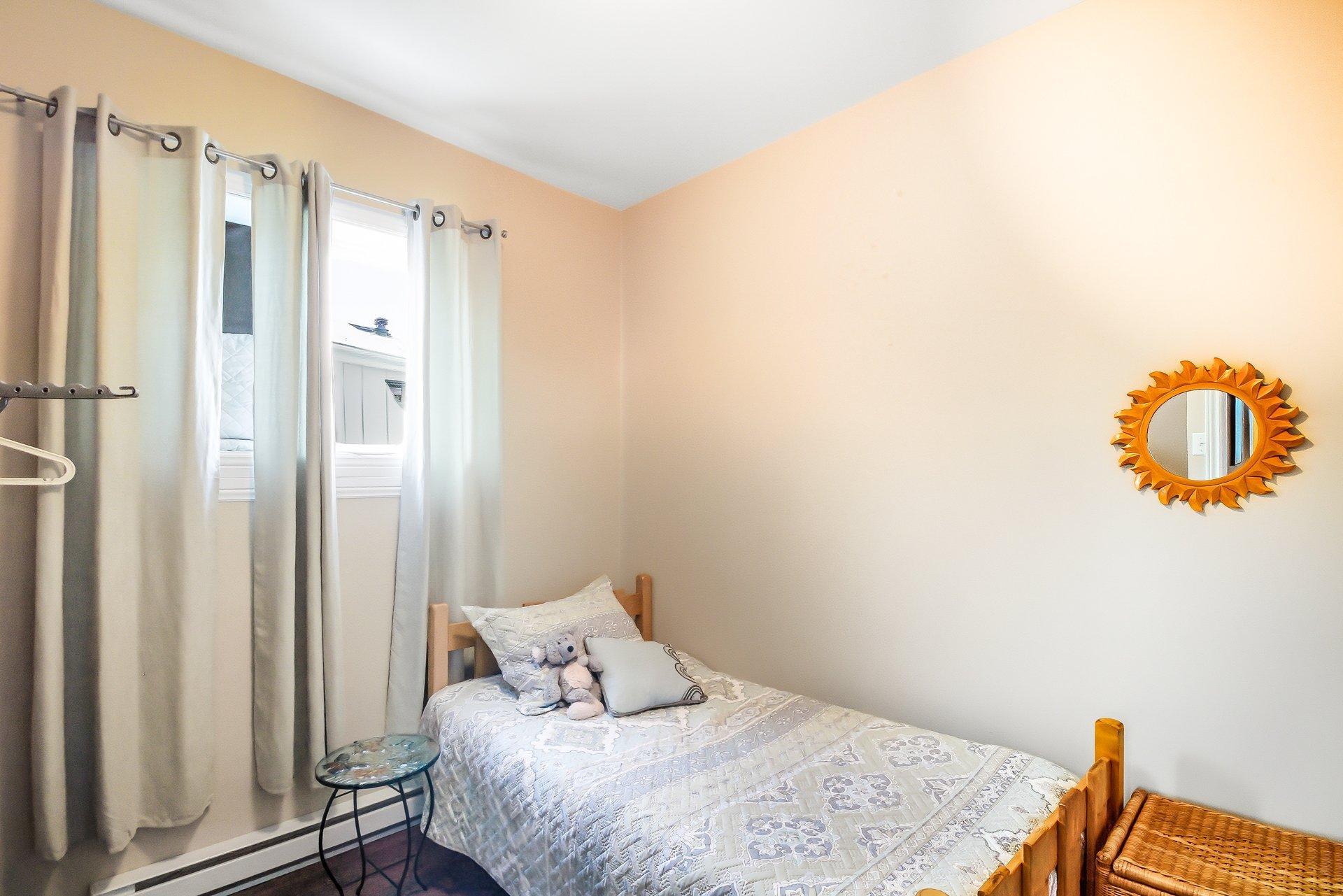 









177


Rue Dorchester

,
Gatineau (Buckingham),




QC
J8L1L5

