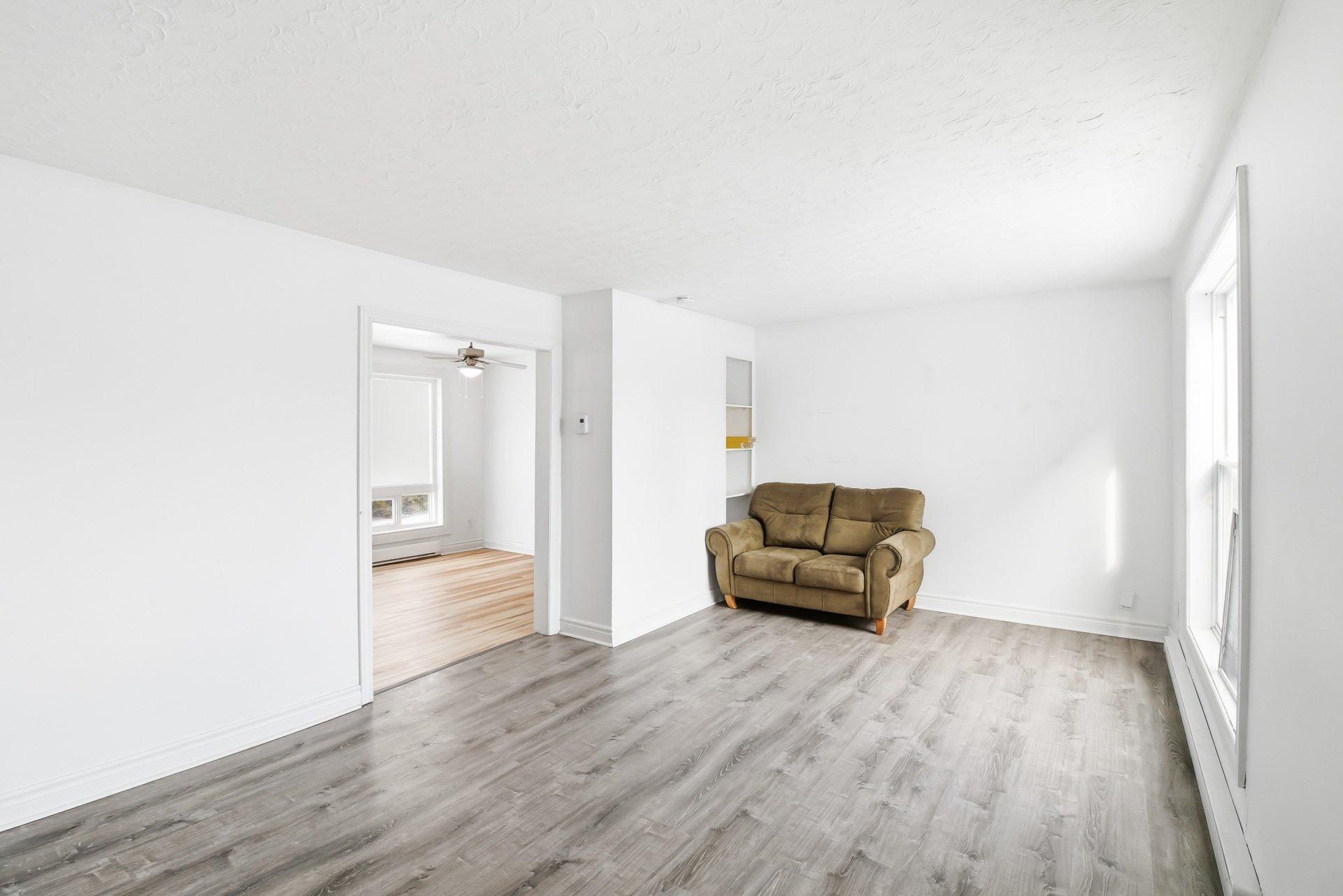 









177


Rue Dorchester

,
Gatineau (Buckingham),




QC
J8L1L5

