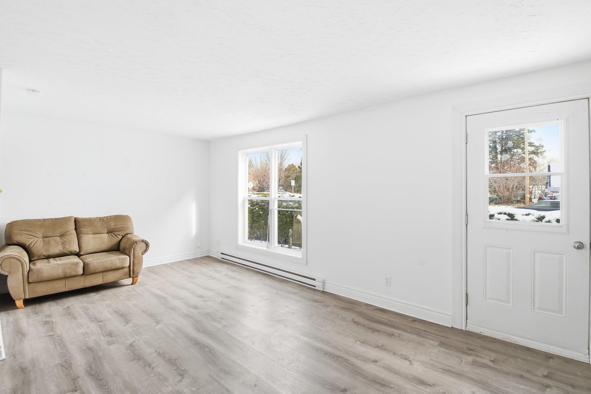 









177


Rue Dorchester

,
Gatineau (Buckingham),




QC
J8L1L5

