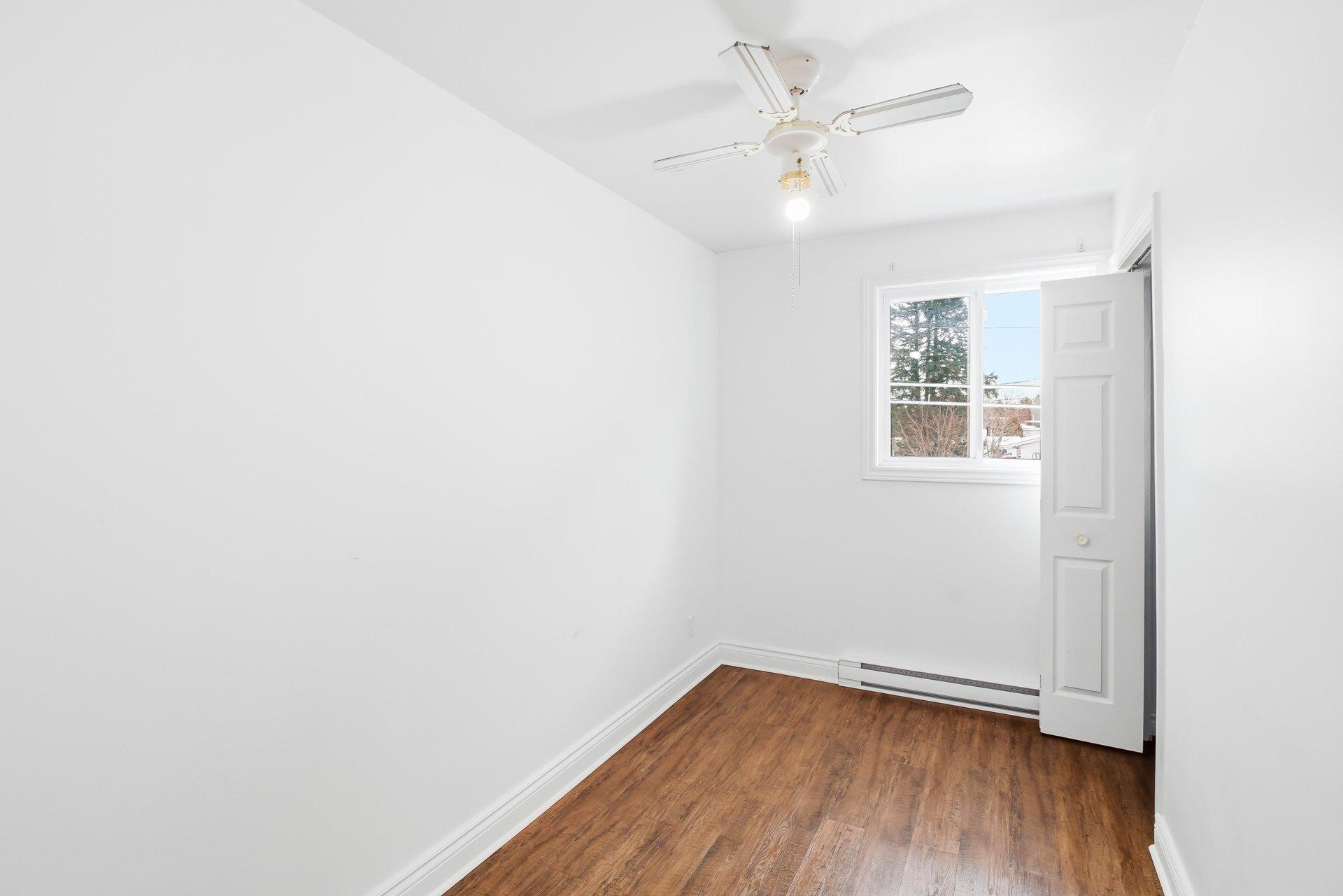 









177


Rue Dorchester

,
Gatineau (Buckingham),




QC
J8L1L5

