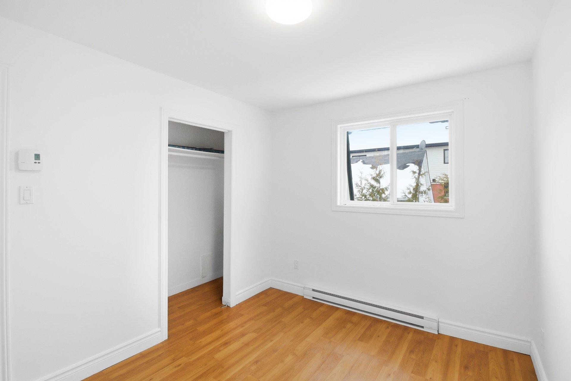 









177


Rue Dorchester

,
Gatineau (Buckingham),




QC
J8L1L5

