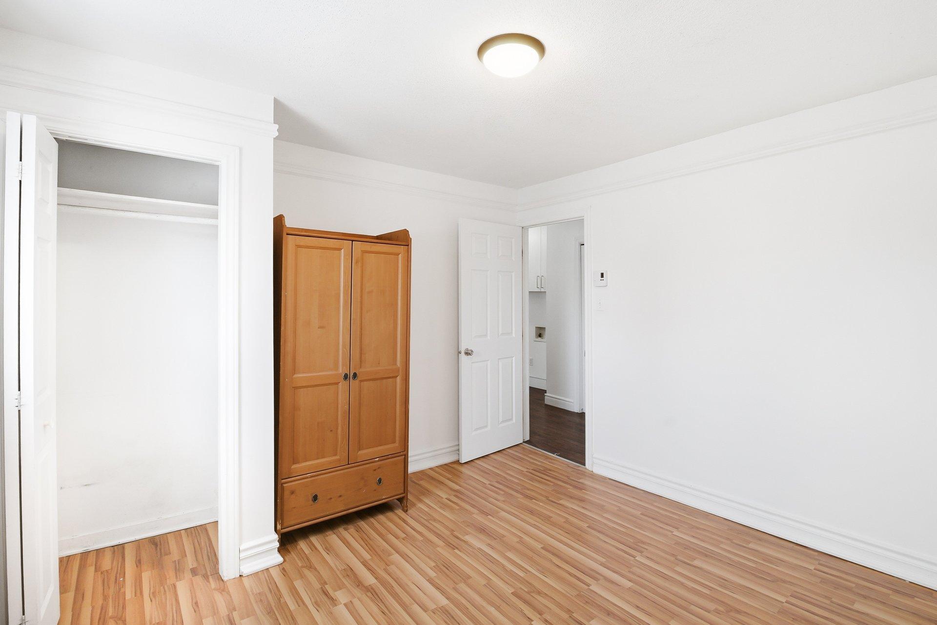 









177


Rue Dorchester

,
Gatineau (Buckingham),




QC
J8L1L5

