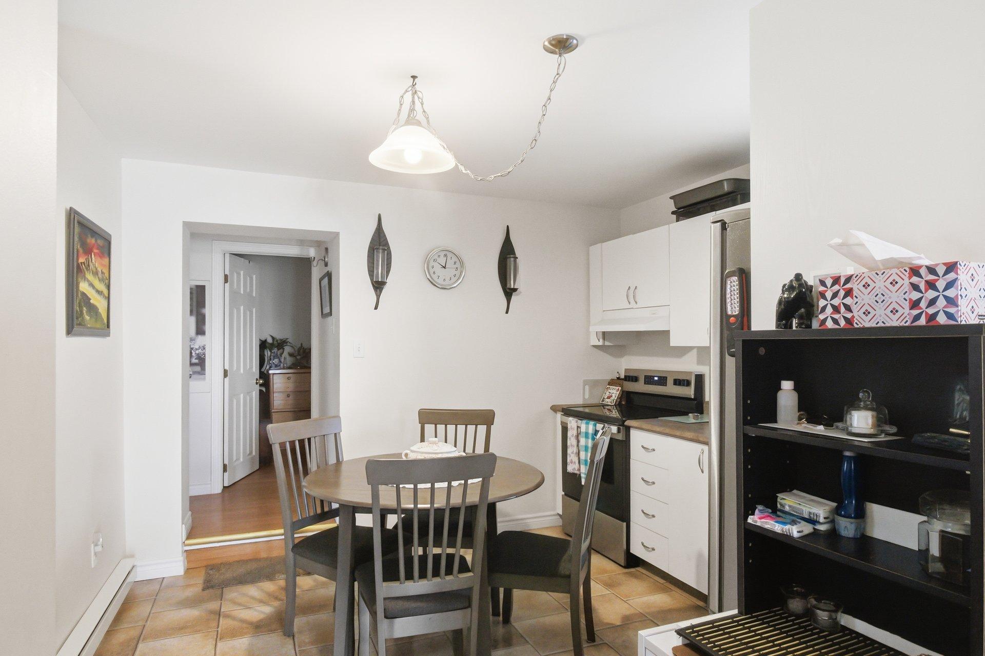 









177


Rue Dorchester

,
Gatineau (Buckingham),




QC
J8L1L5

